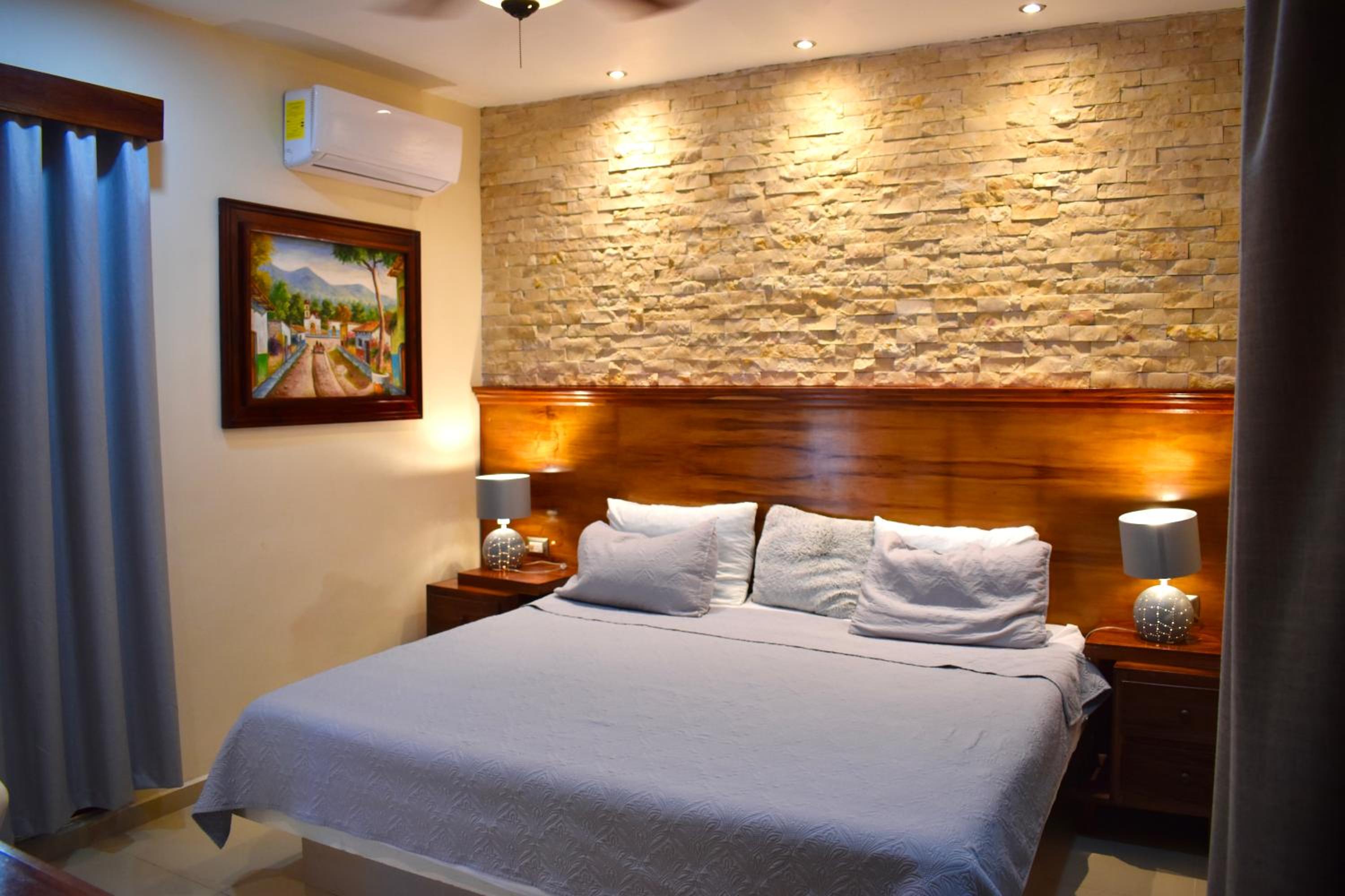 Deluxe King Room photo 2