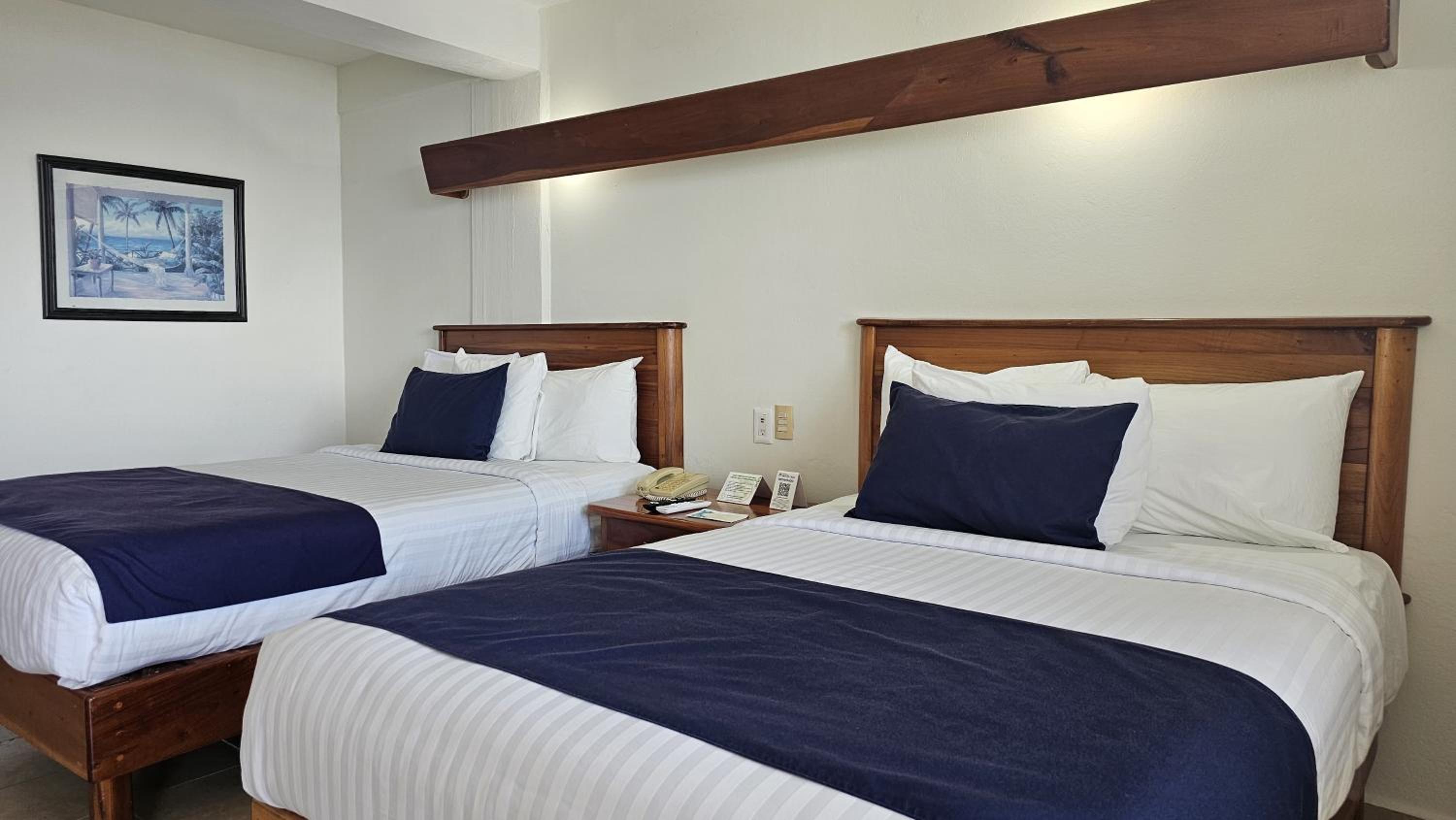 Double Room with Two Double Beds - Photo 11