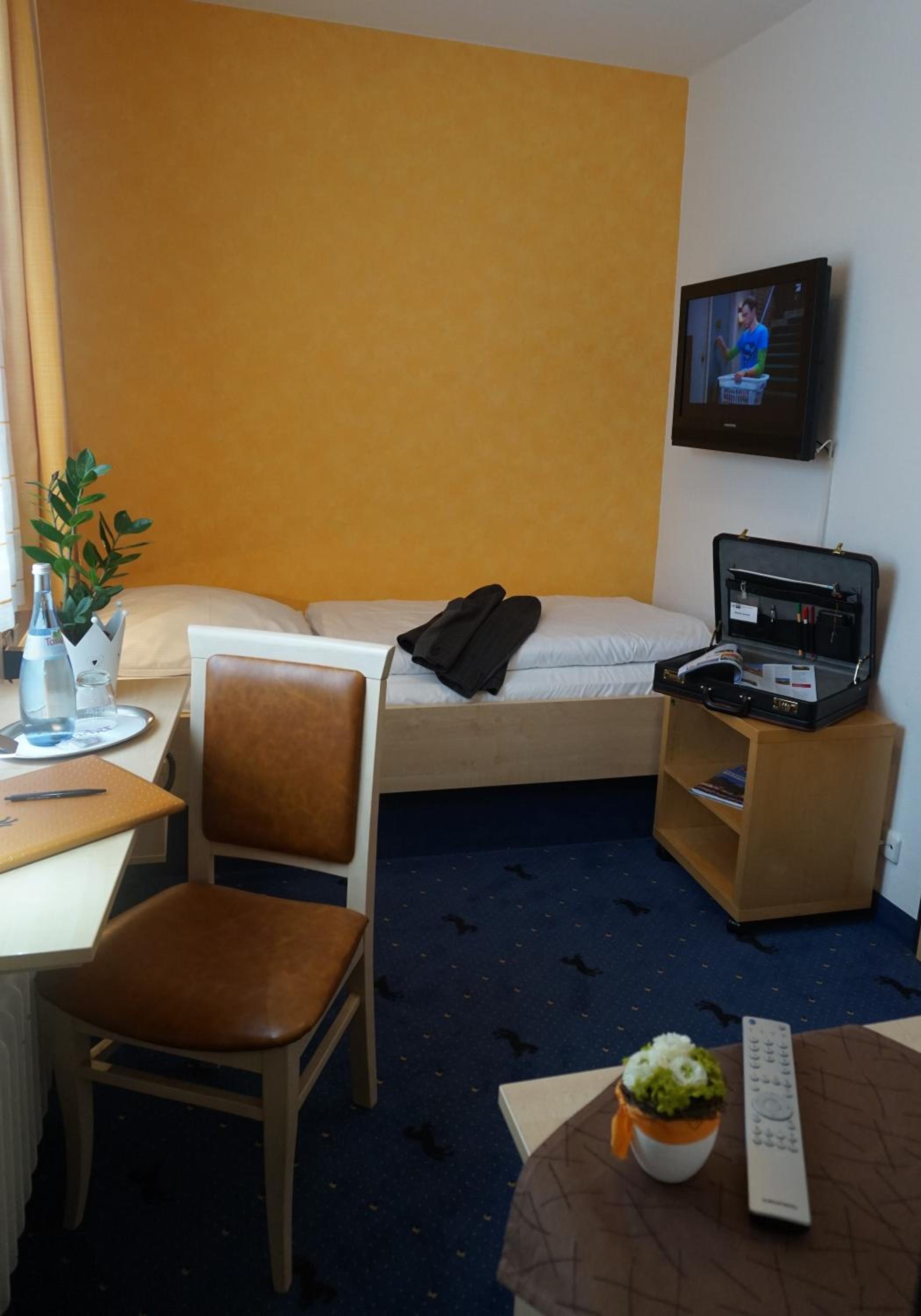 Economy Single Room - in the historical main building (3-star category), photo 6
