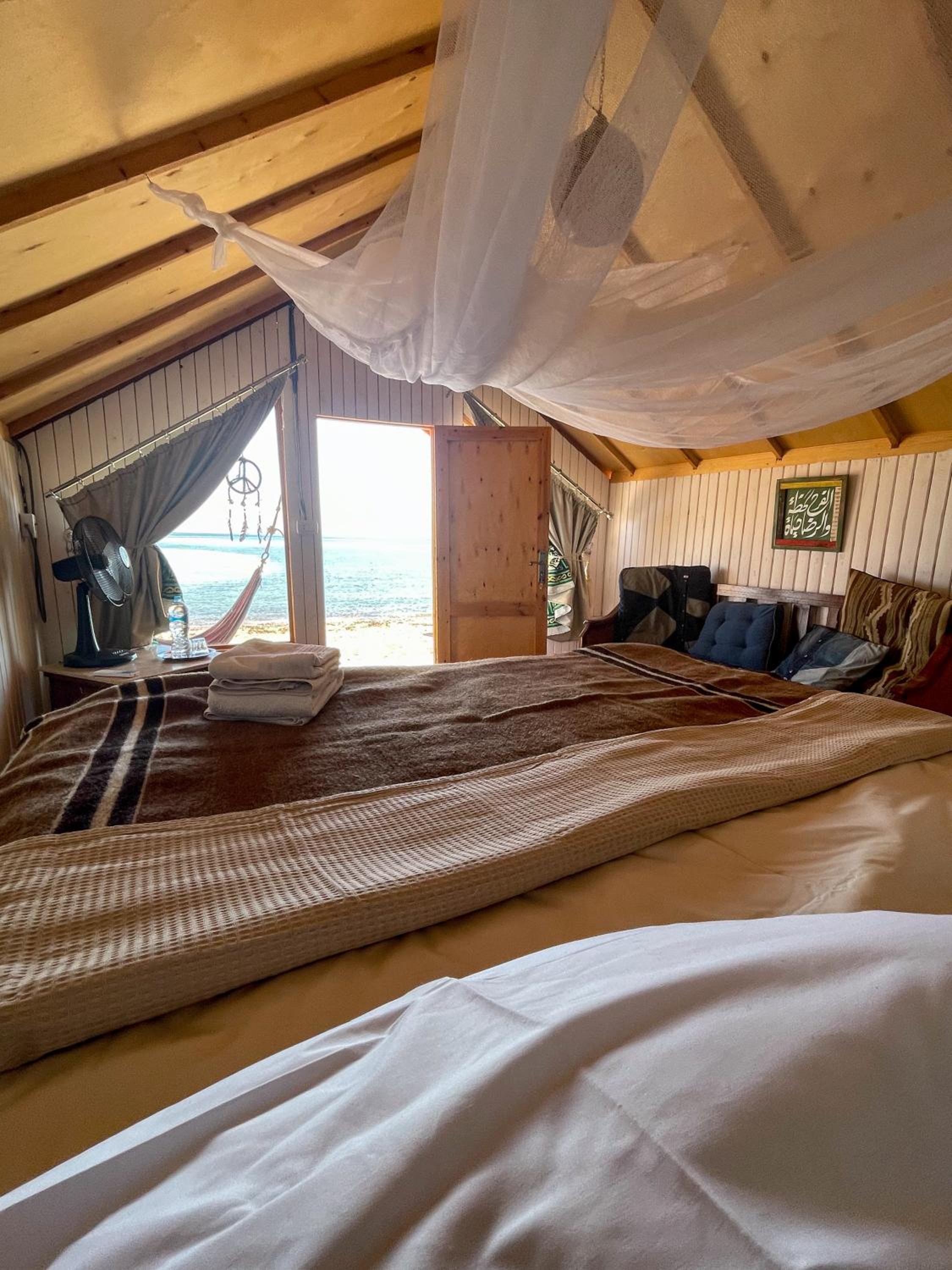 Deluxe Suite with Sea View - Photo 3