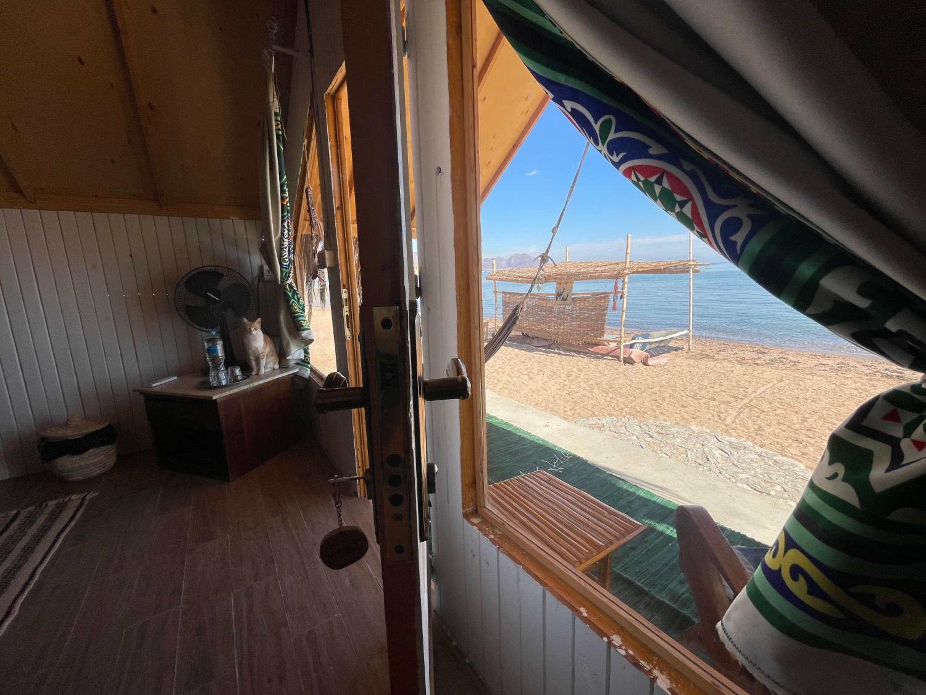 Deluxe Suite with Sea View - Photo 4