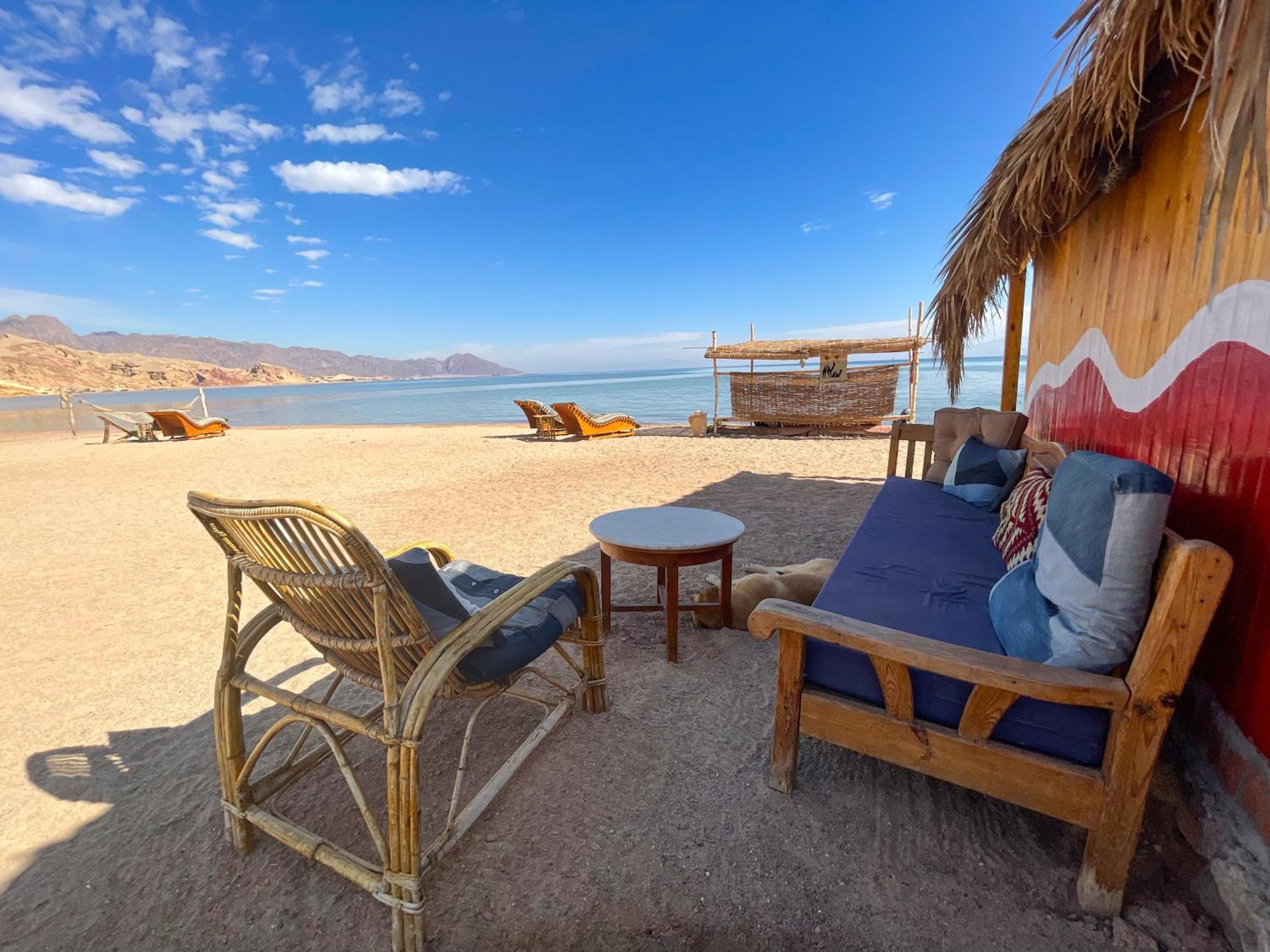 Deluxe Suite with Sea View - Photo 5