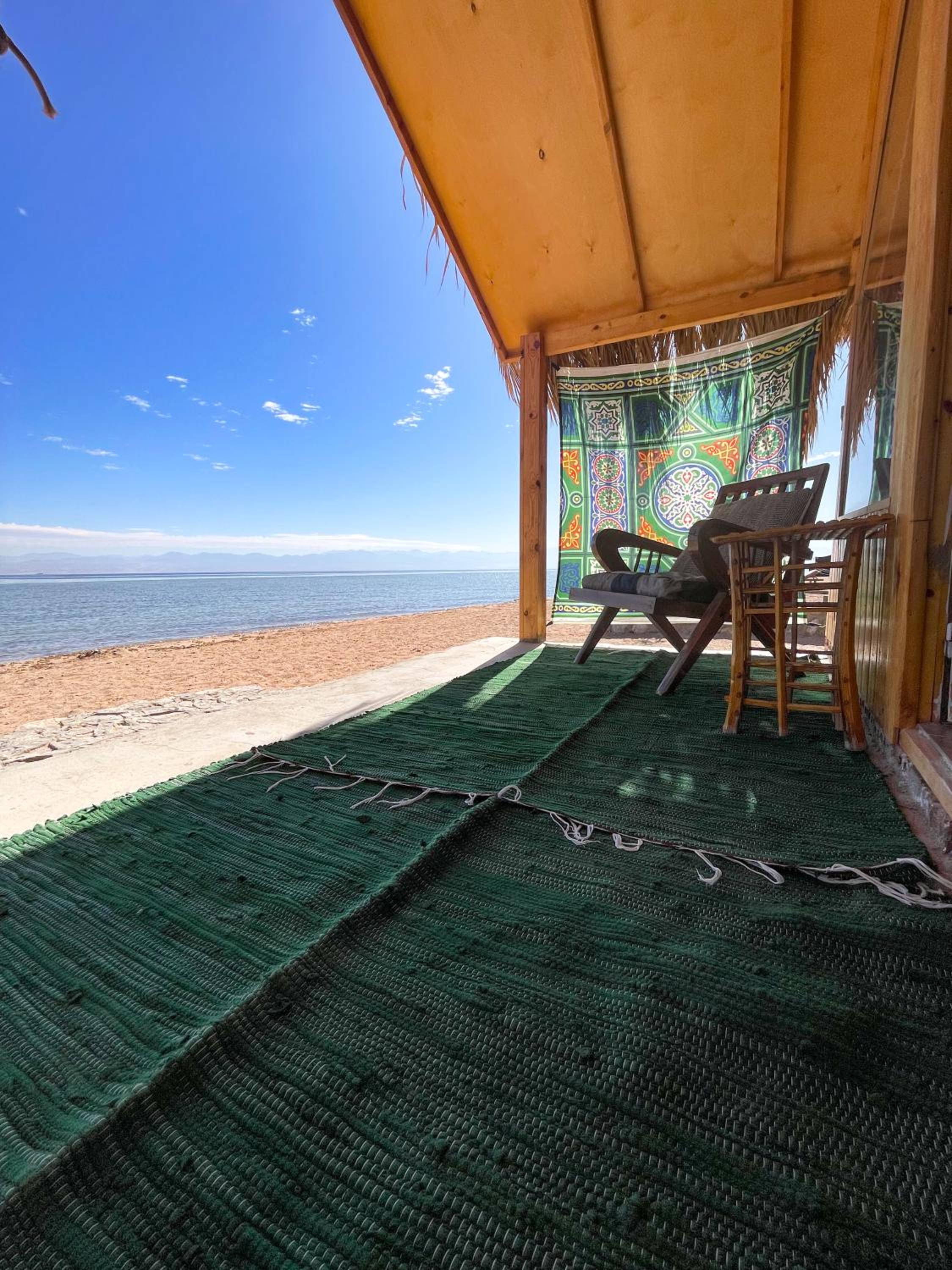 Deluxe Suite with Sea View - Photo 9