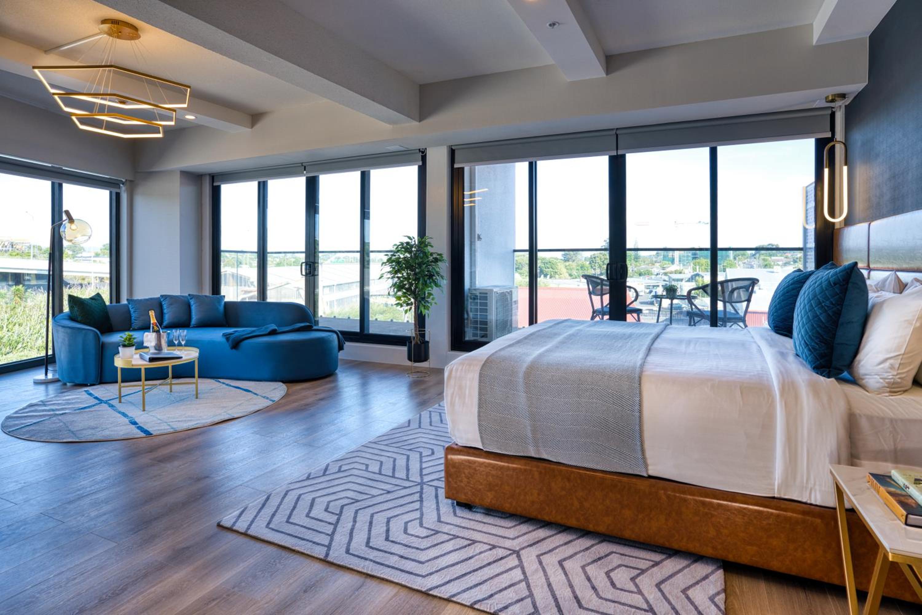 Deluxe Suite - Photo 2