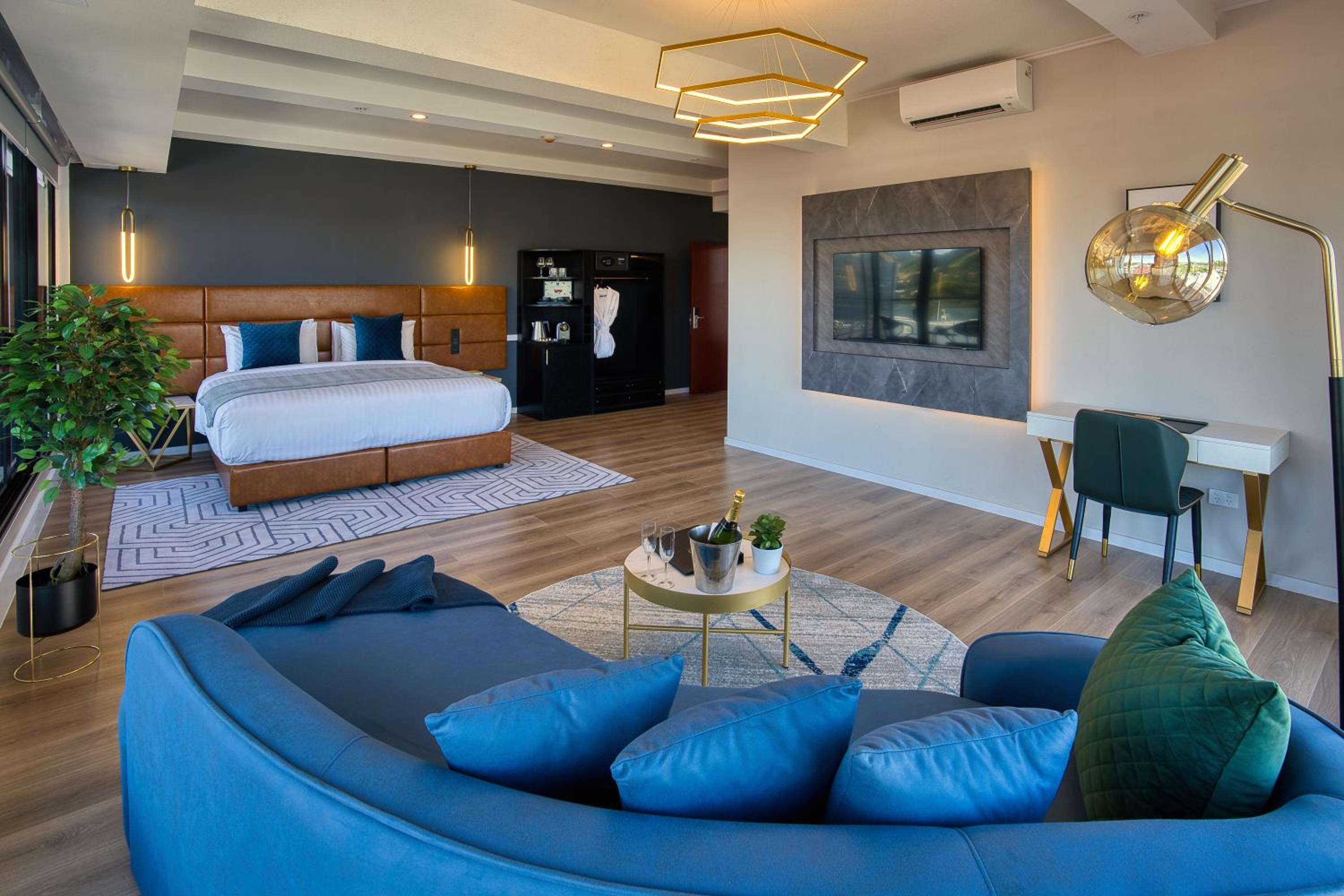 Deluxe Suite - Photo 1