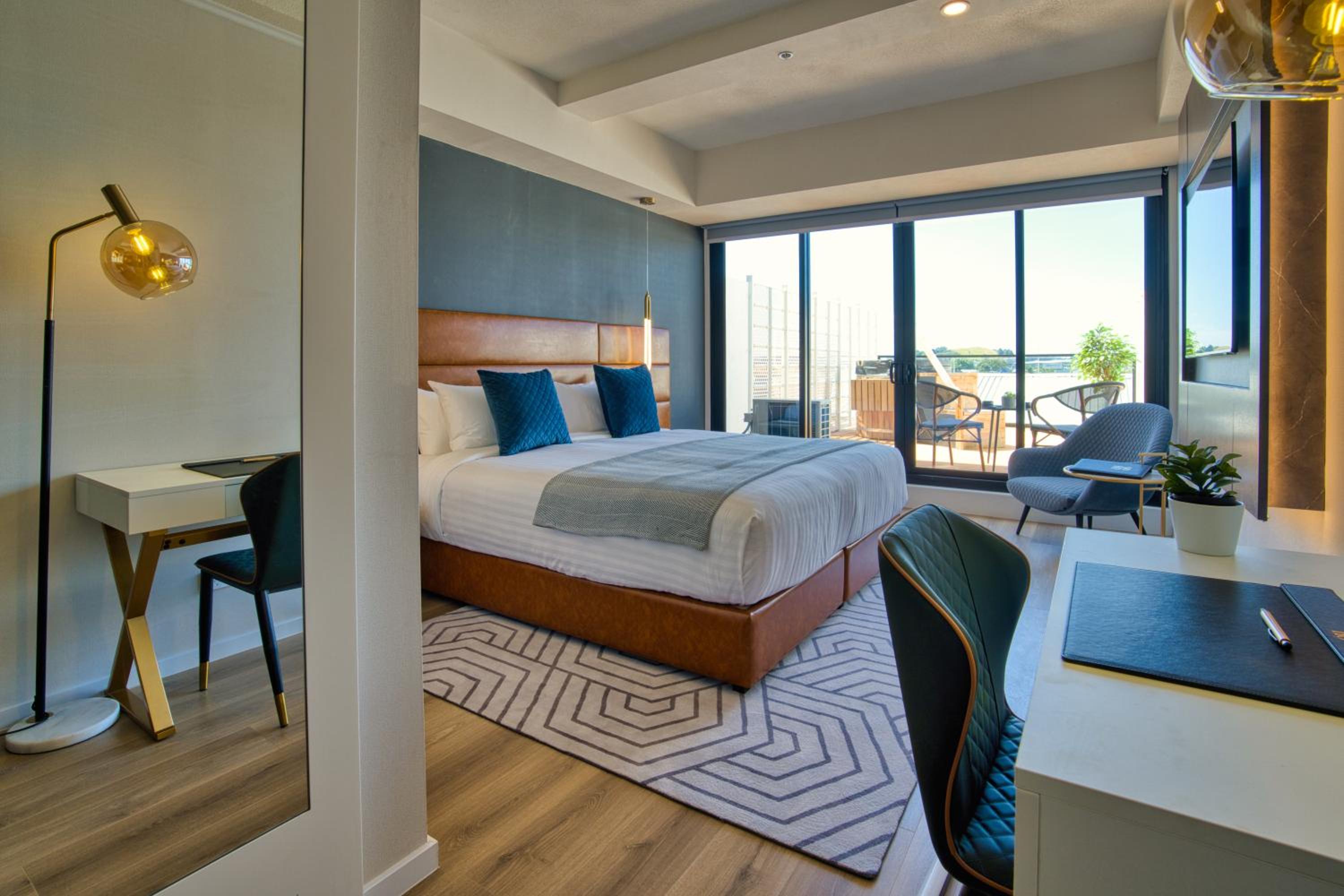Suite with Hot Tub - Photo 1
