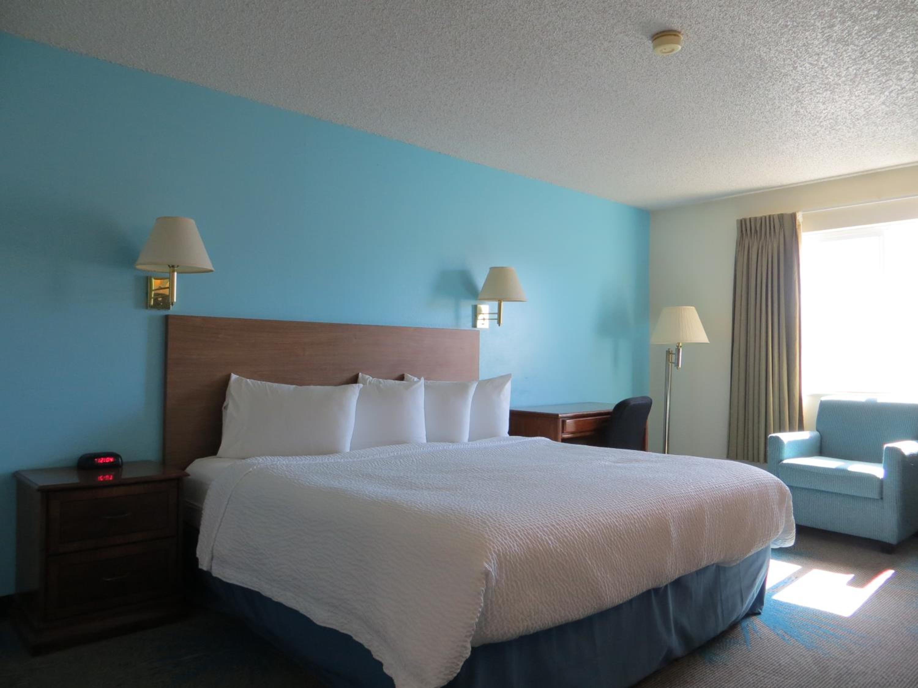 King Room - Non-Smoking - Photo 3
