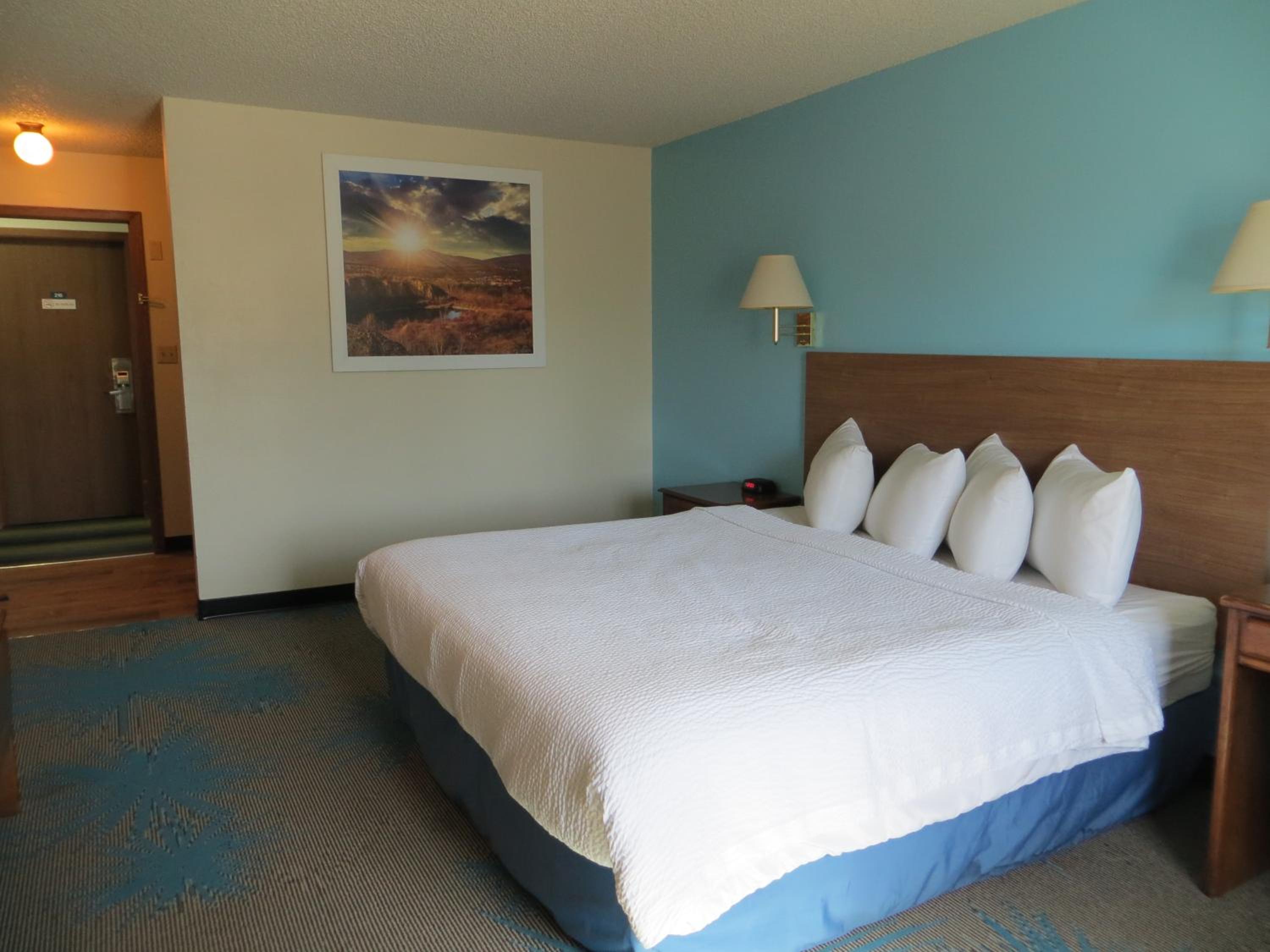 King Room - Non-Smoking - Photo 1