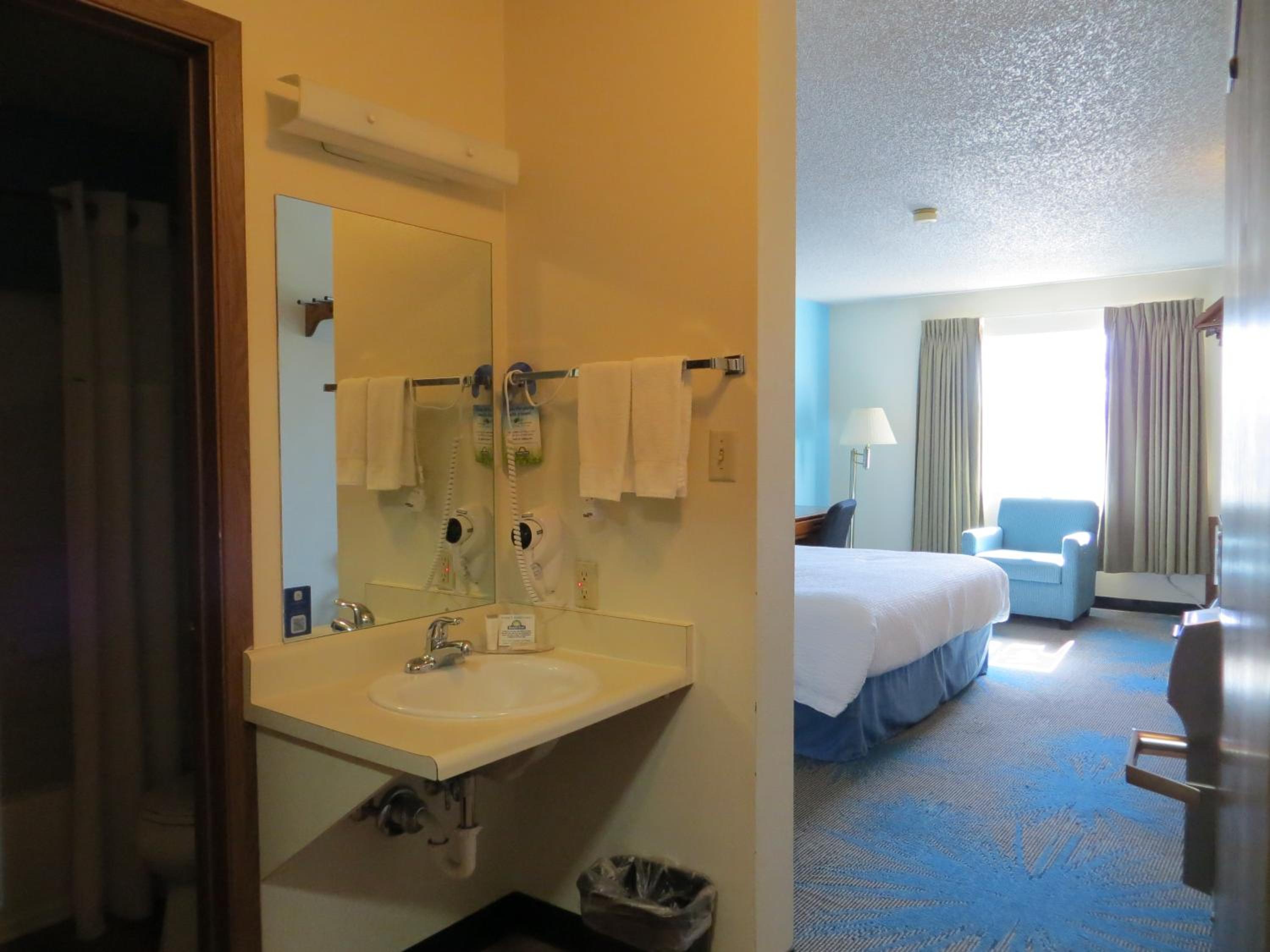 King Room - Non-Smoking - Photo 2