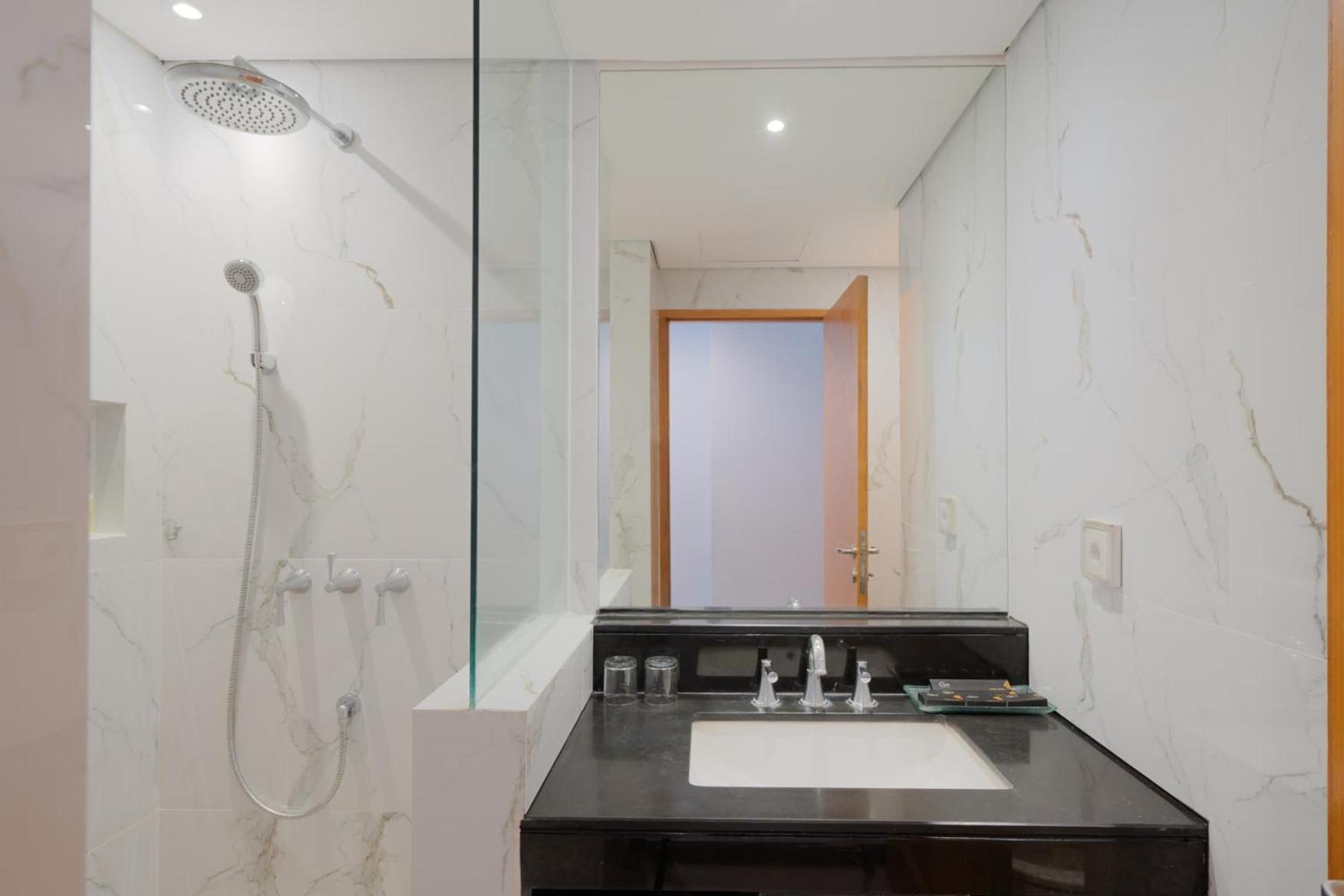 Executive Double or Twin Room - Photo 10