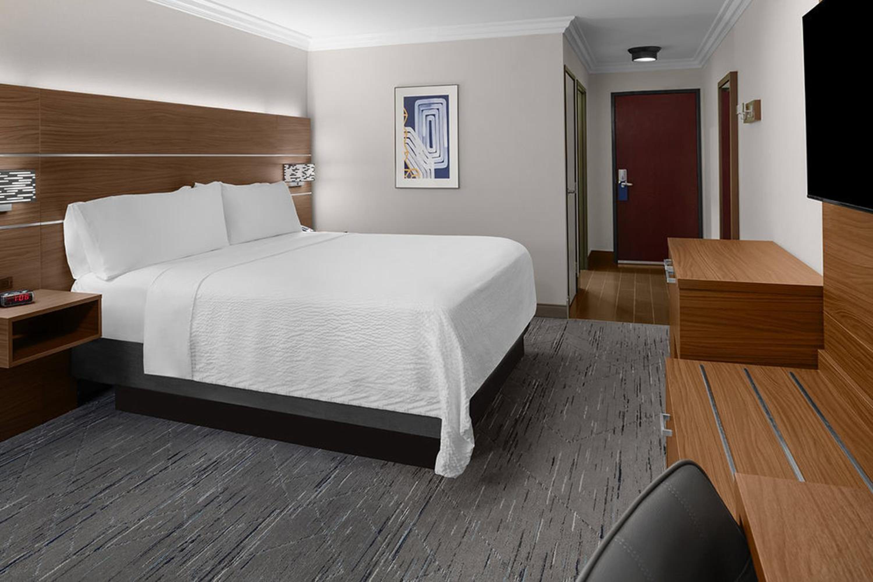 Standard King Room - Photo 5
