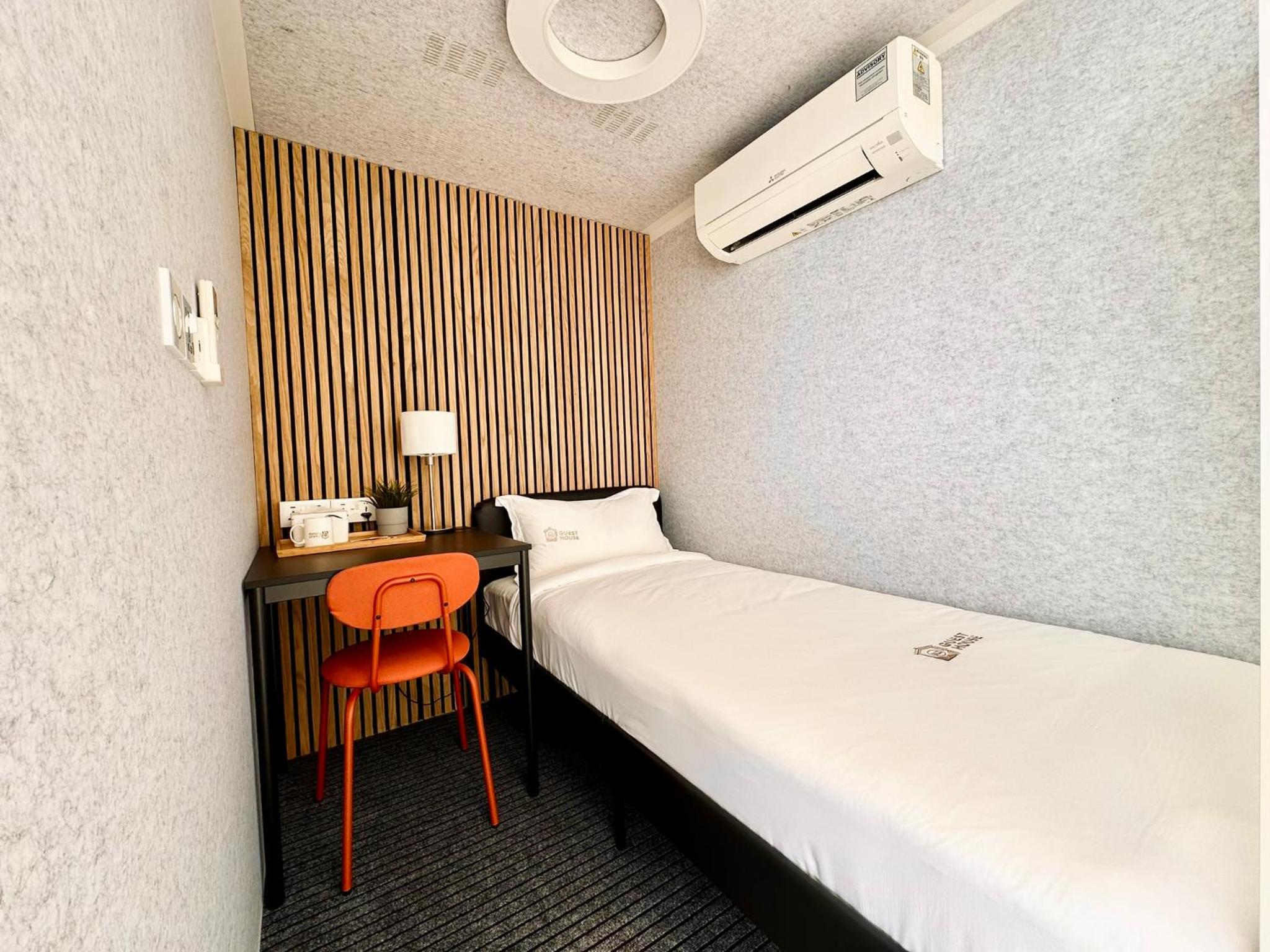 Single Room with Shared Bathroom photo 1