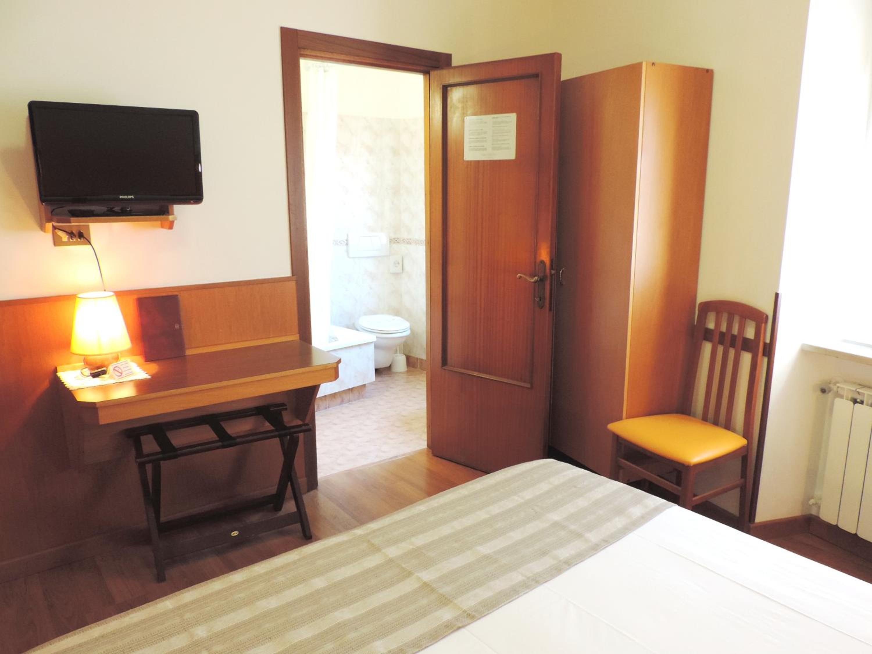 Economy Double Or Twin Room - Photo 1