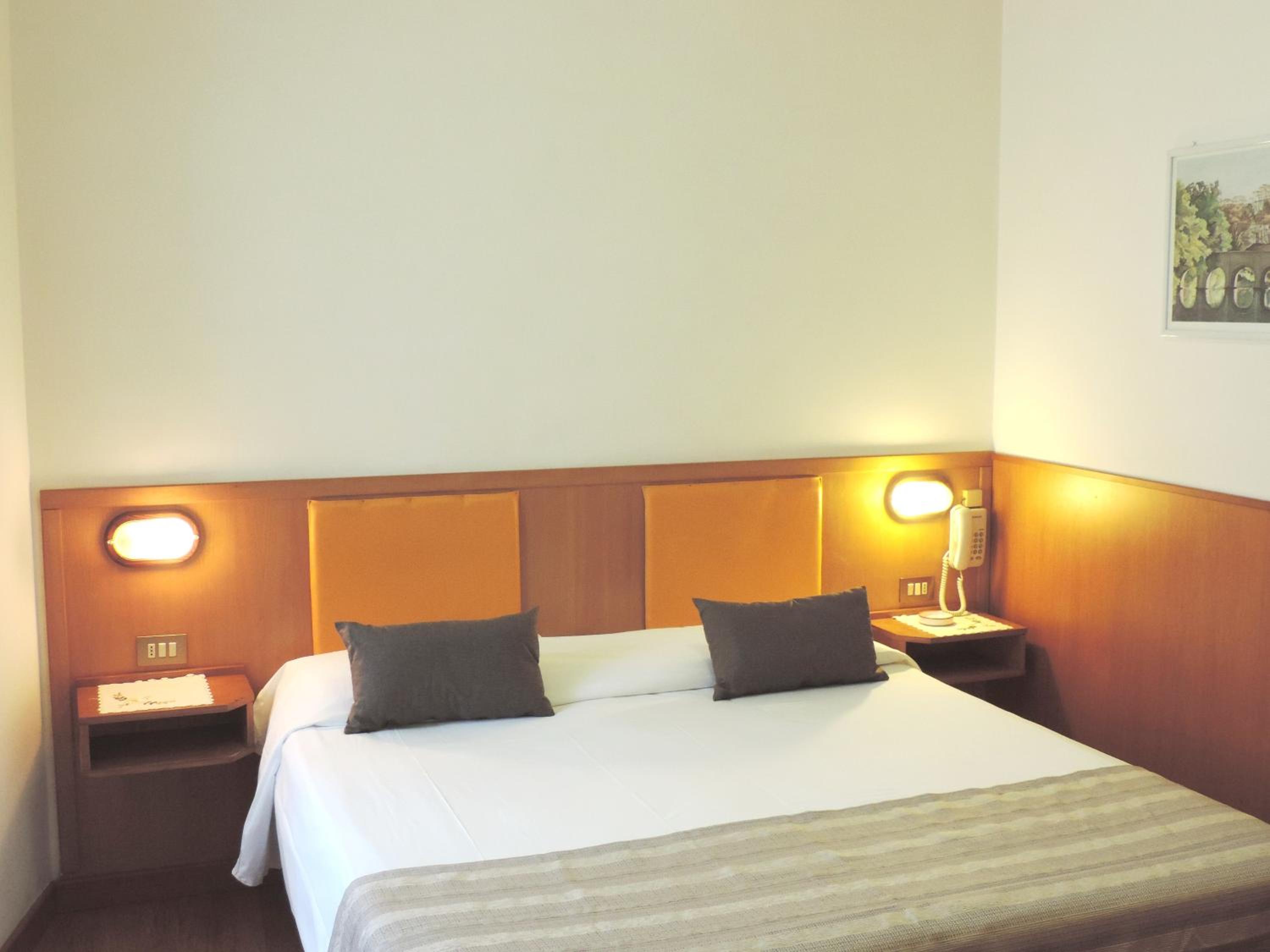 Economy Double Or Twin Room - Photo 2