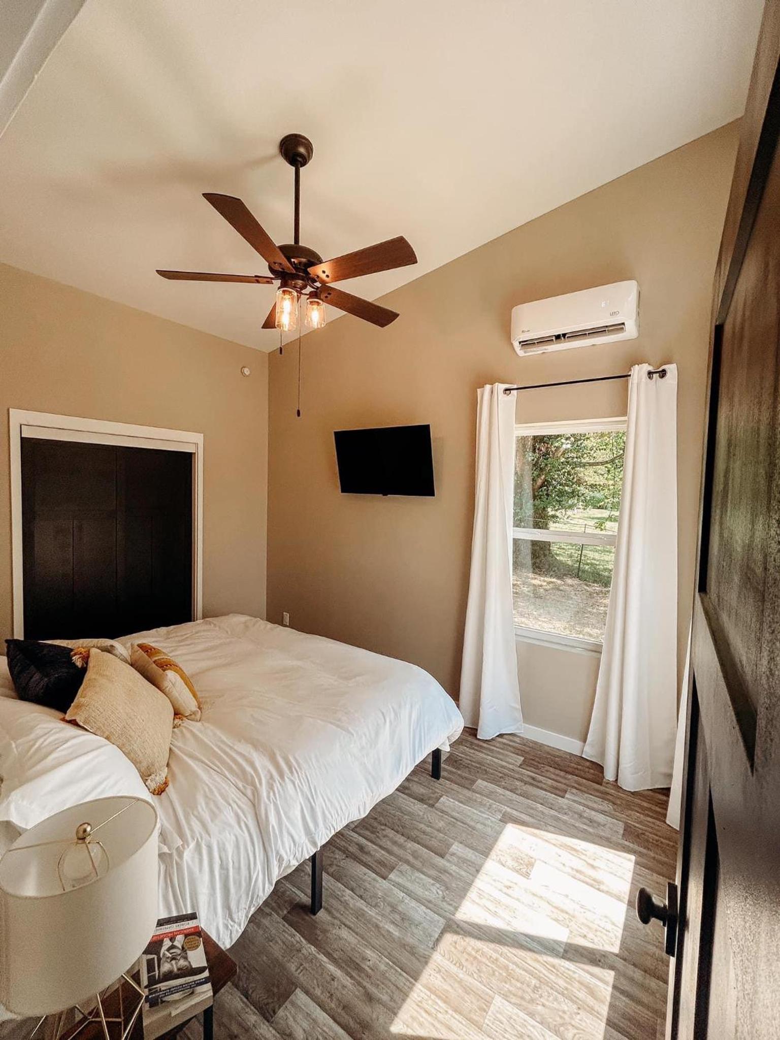 One-Bedroom House photo 1