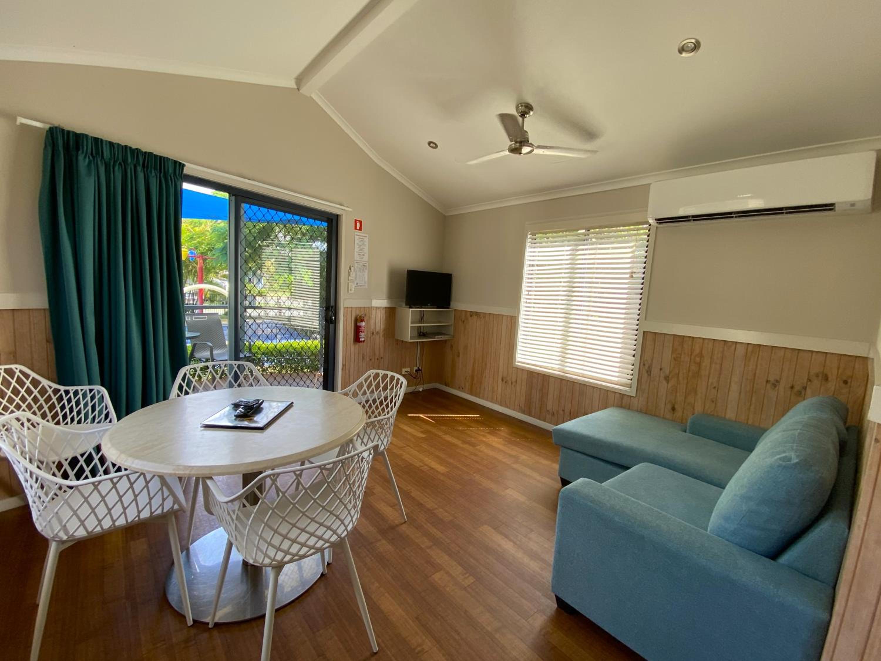  Poolside Holiday Villa photo 2