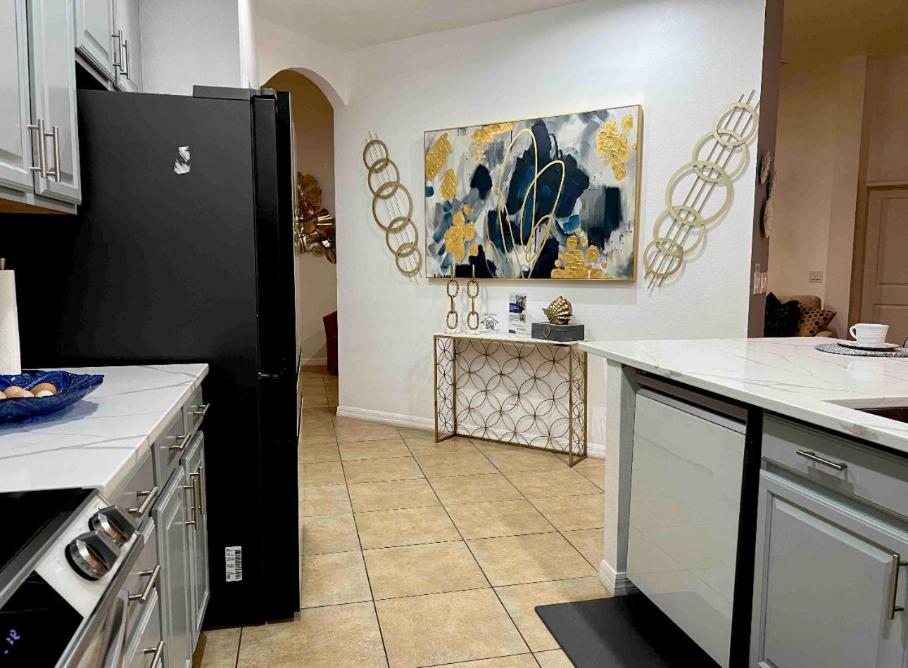 Four-Bedroom House photo 3