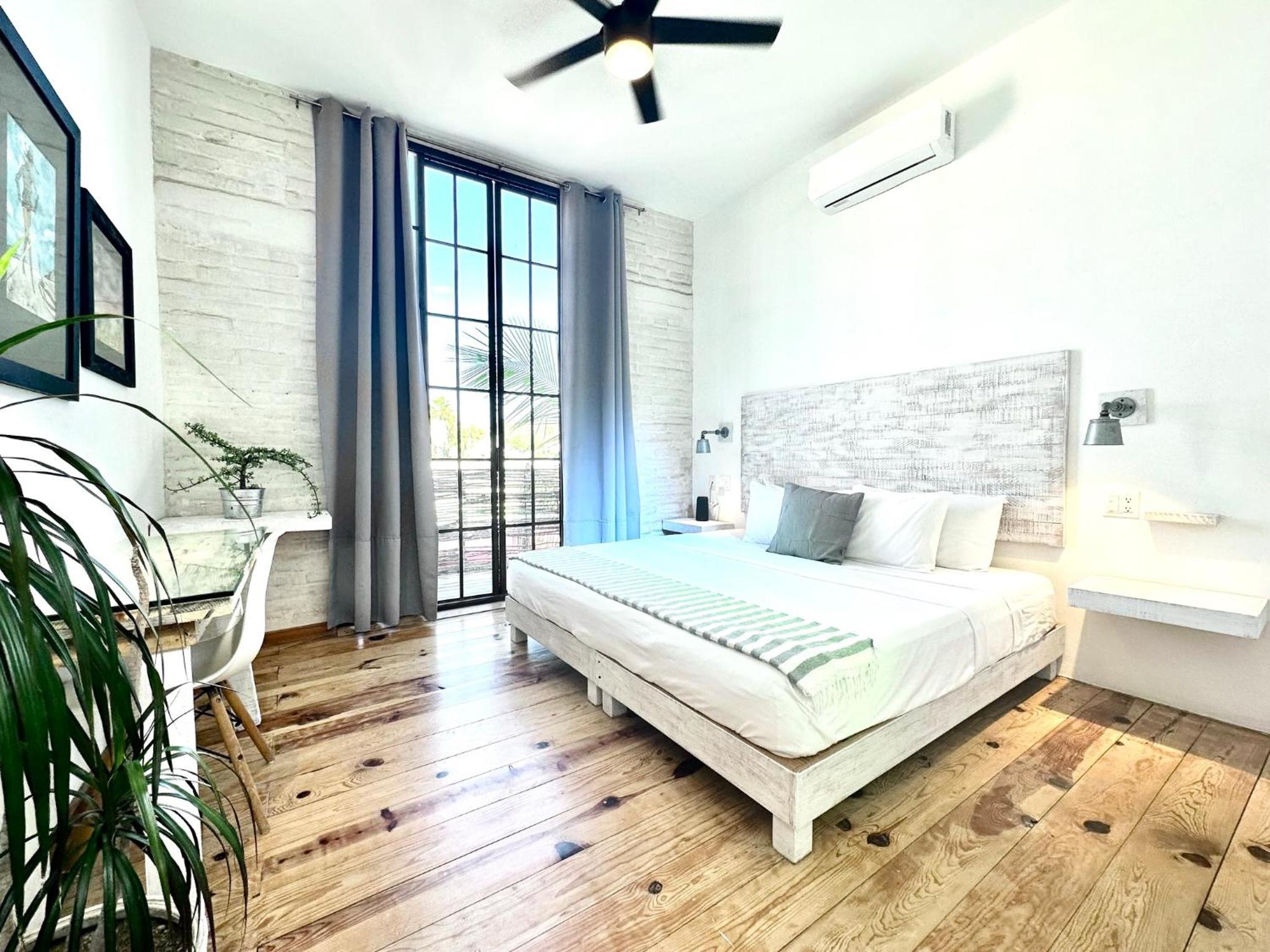 King Room with Balcony photo 3