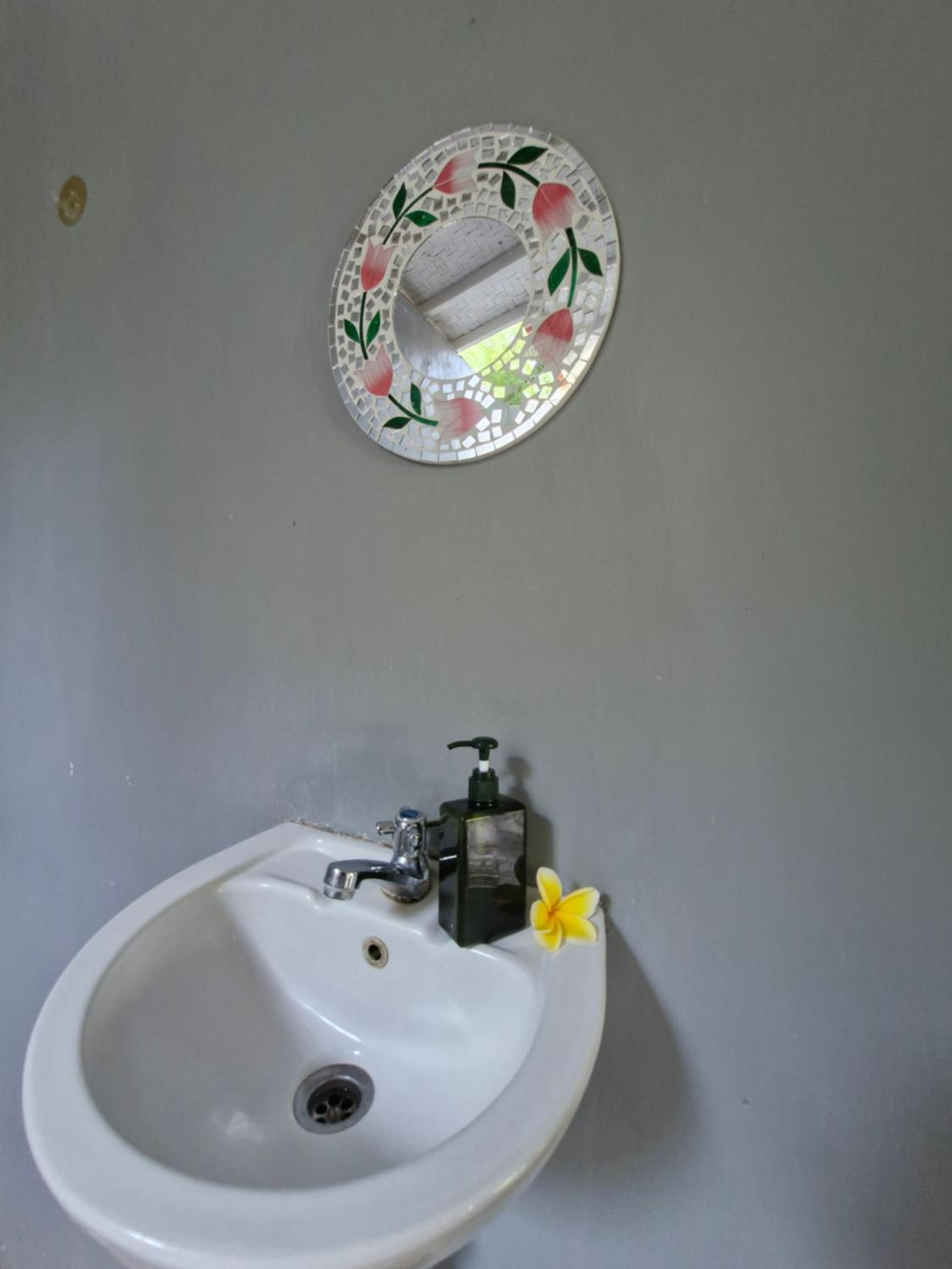 Deluxe Queen Room - Photo 24
