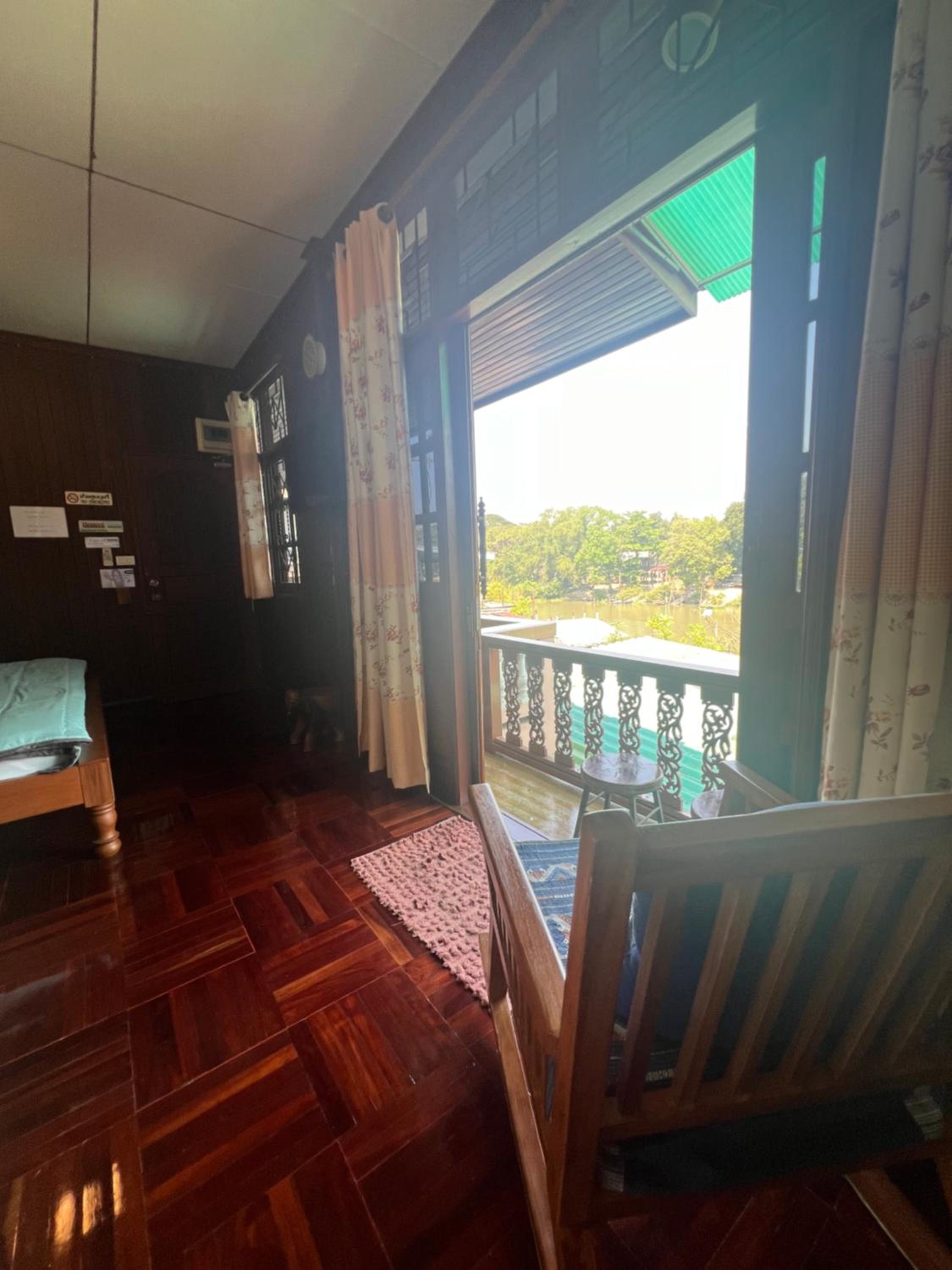 Deluxe Double Room with Balcony - Photo 3