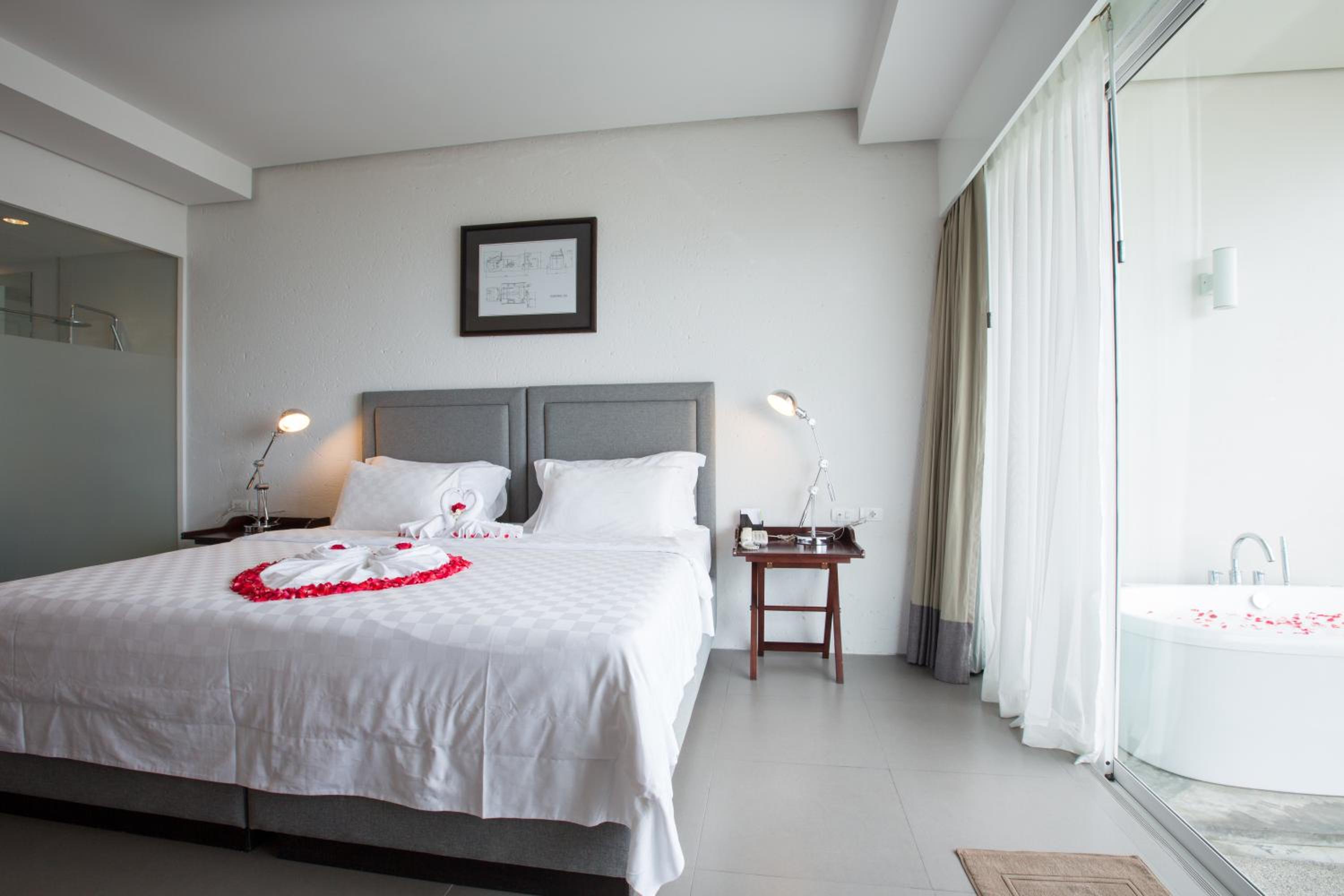 Grand Deluxe Double or Twin Room with Spa Bath photo 1