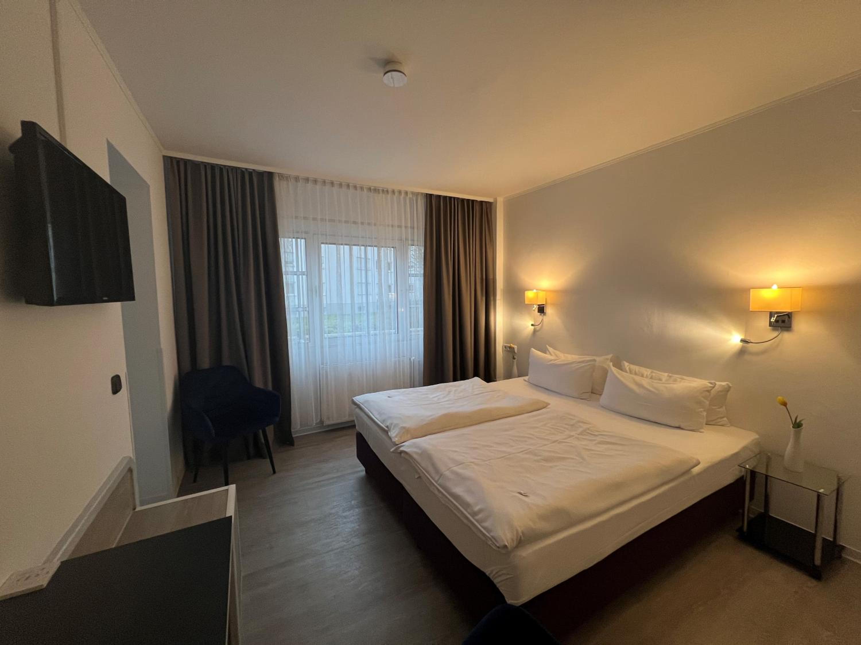 Double Room - Photo 6
