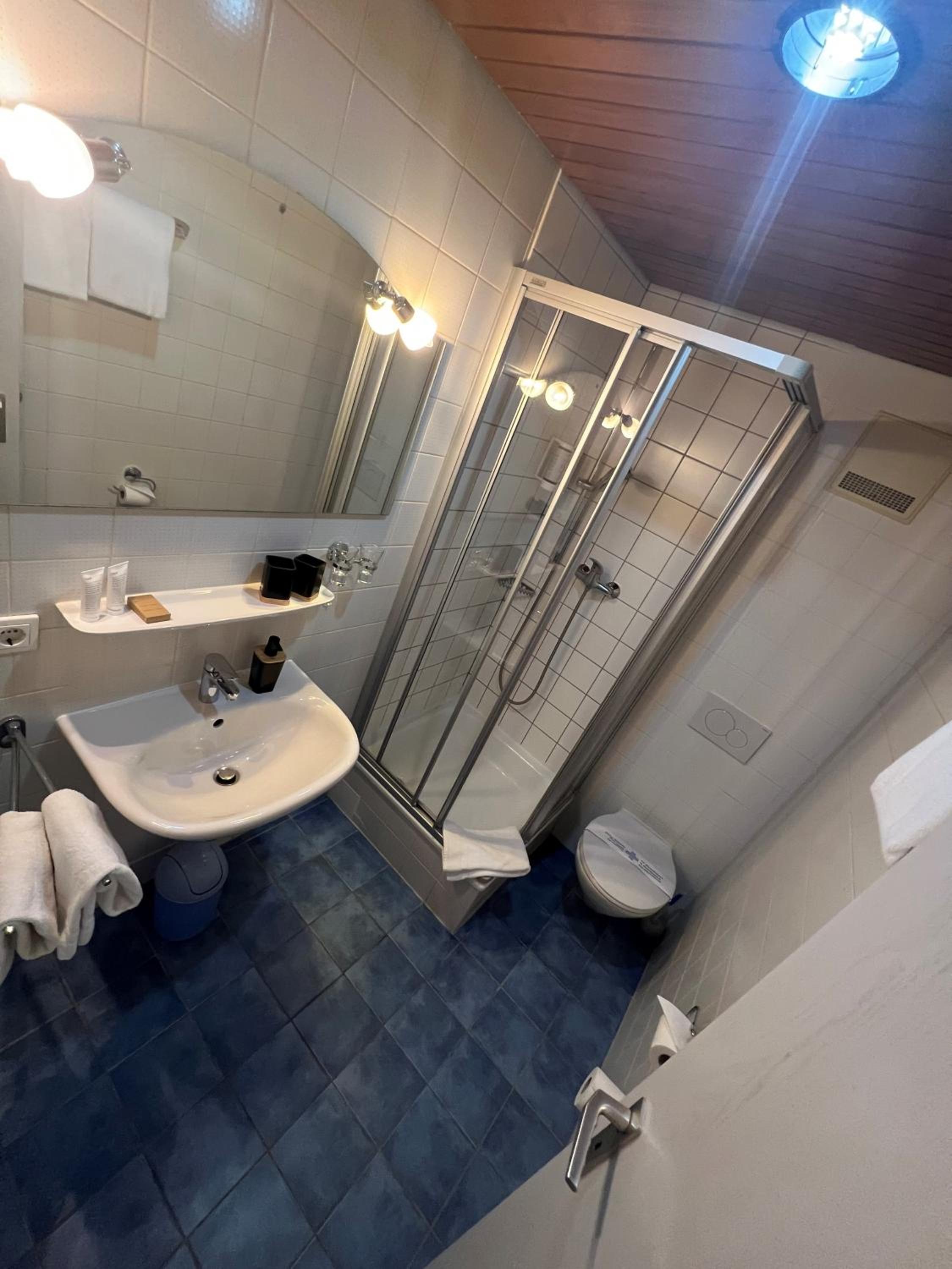 Double Room - Photo 7