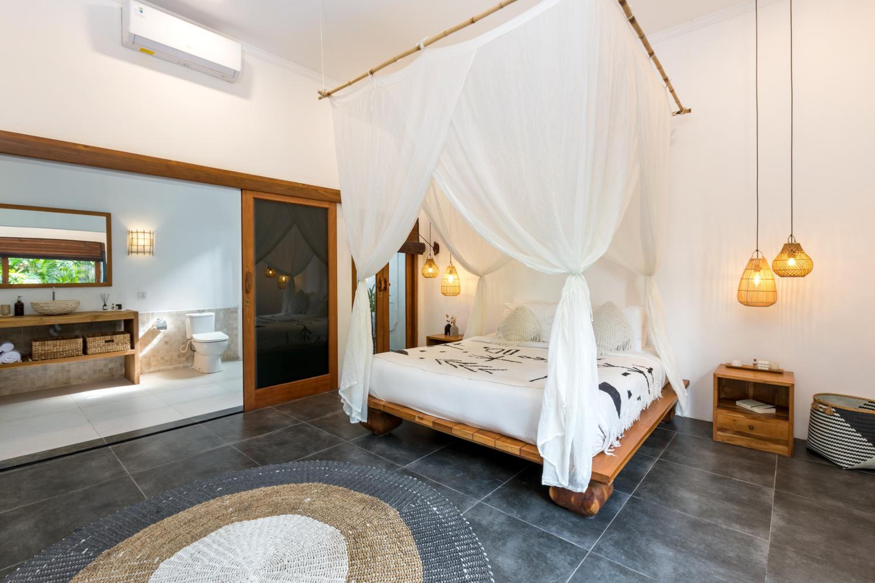 Three-Bedroom Villa - Photo 1
