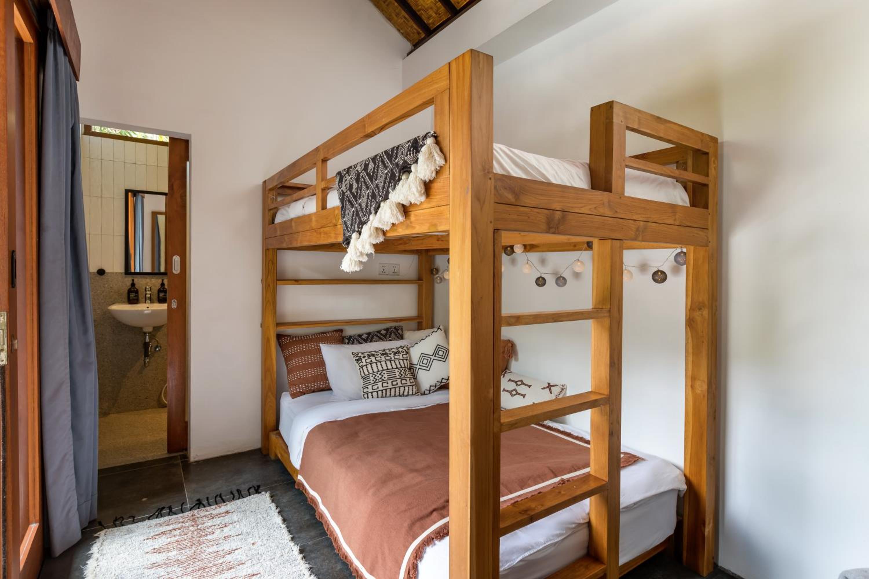 Three-Bedroom Villa - Photo 10