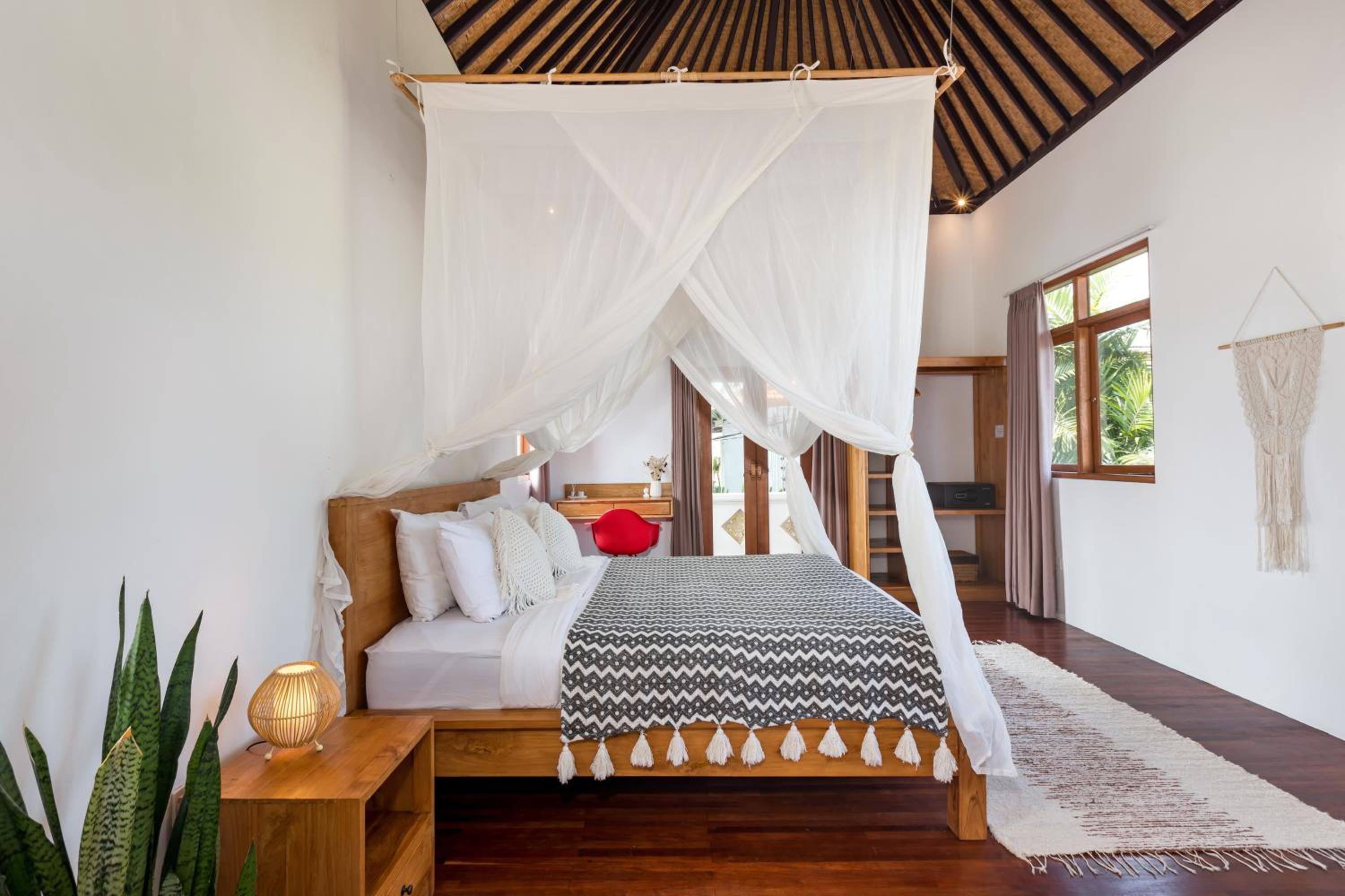 Three-Bedroom Villa - Photo 9