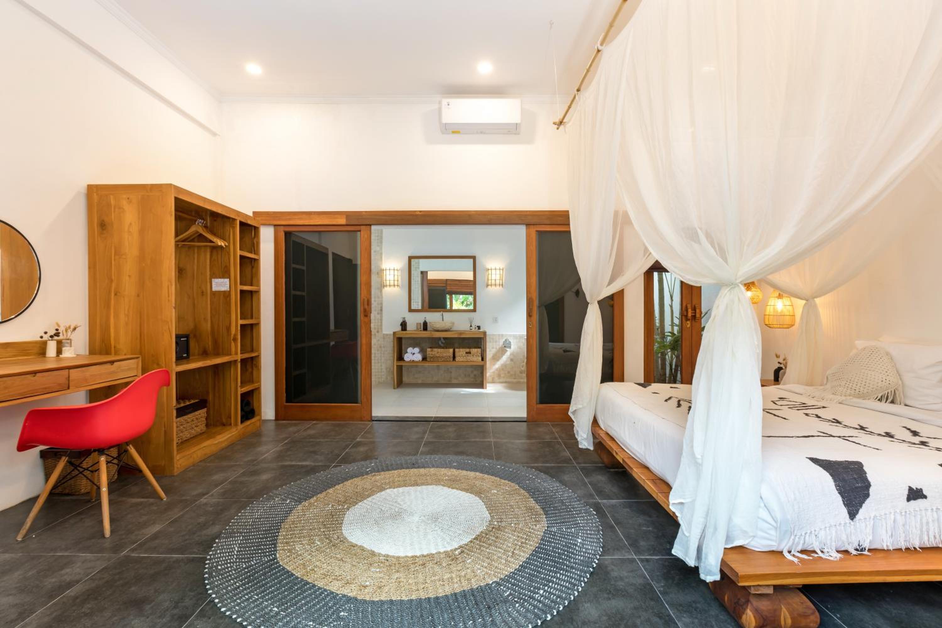 Three-Bedroom Villa - Photo 7