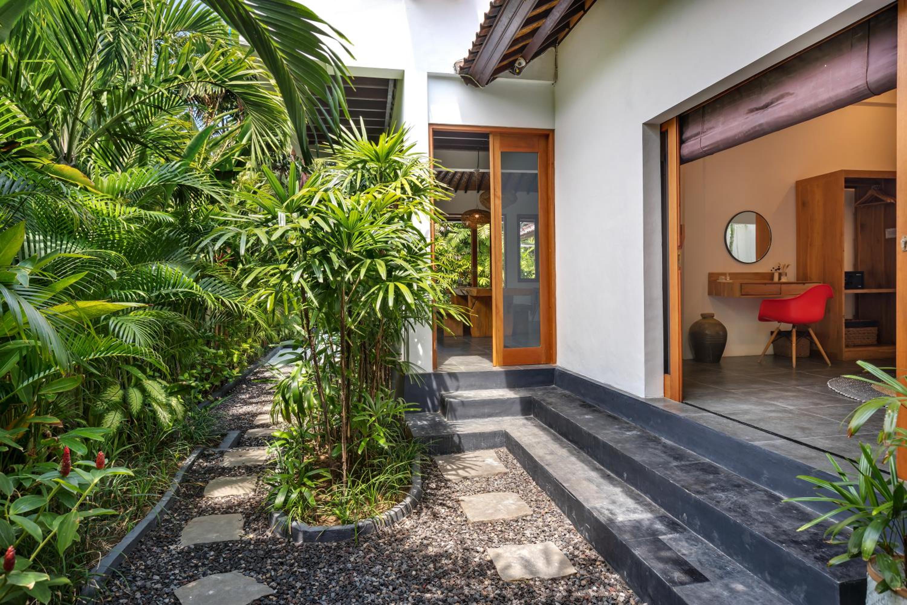 Three-Bedroom Villa - Photo 2