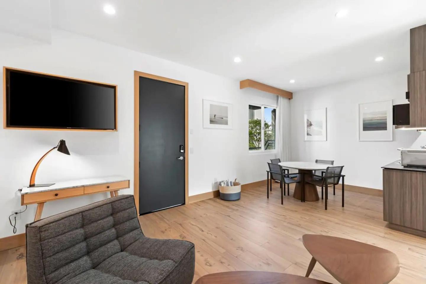 One-Bedroom Apartment photo 3