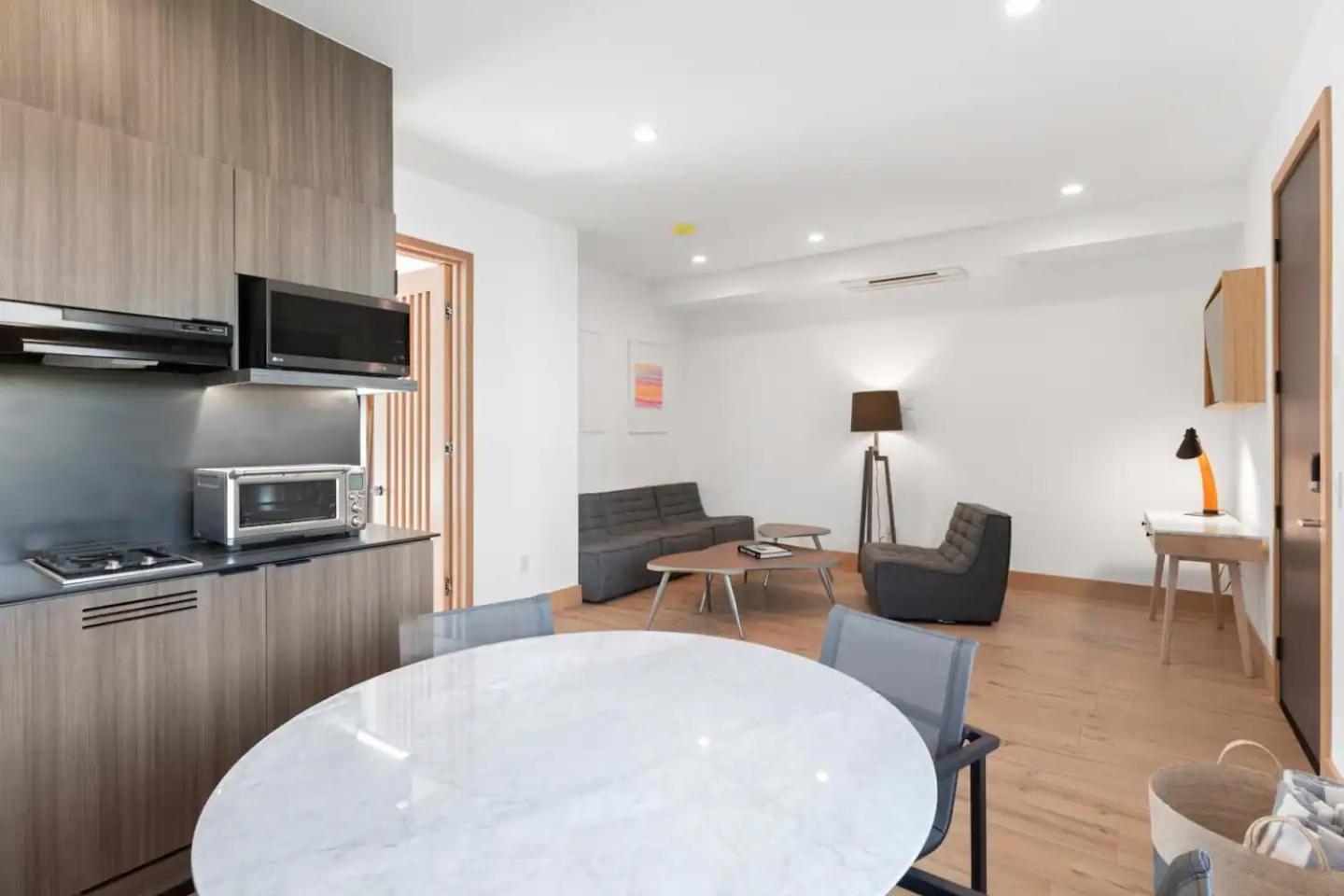 One-Bedroom Apartment photo 1