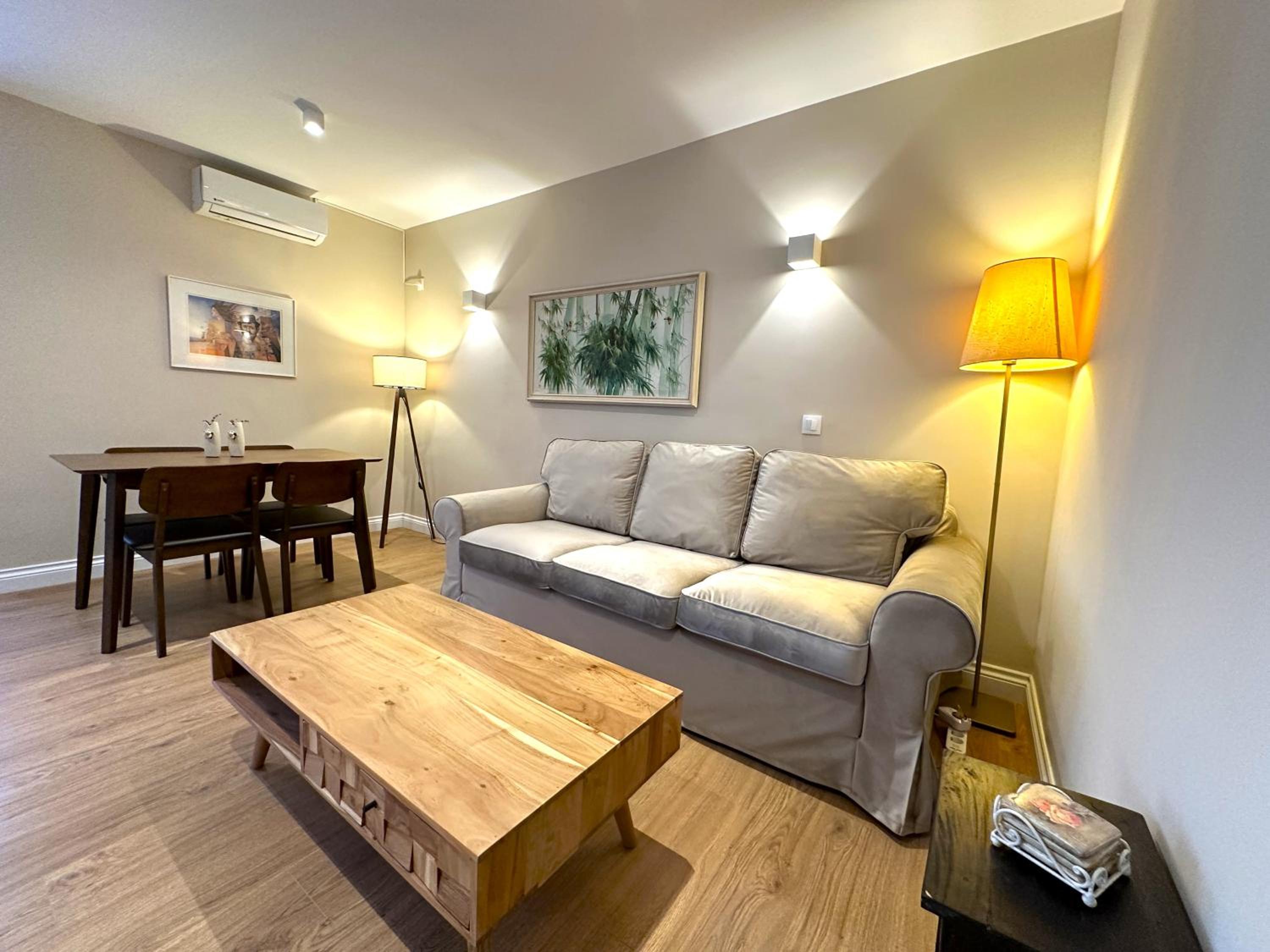 One-Bedroom Apartment photo 1