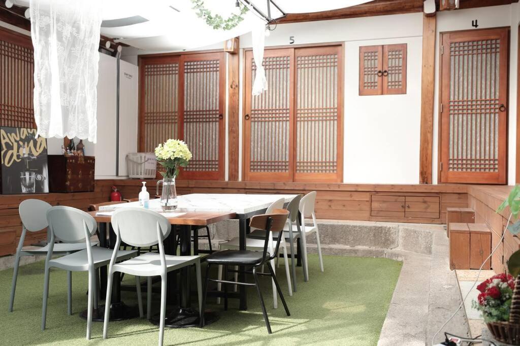 Four-Bedroom House - Photo 9