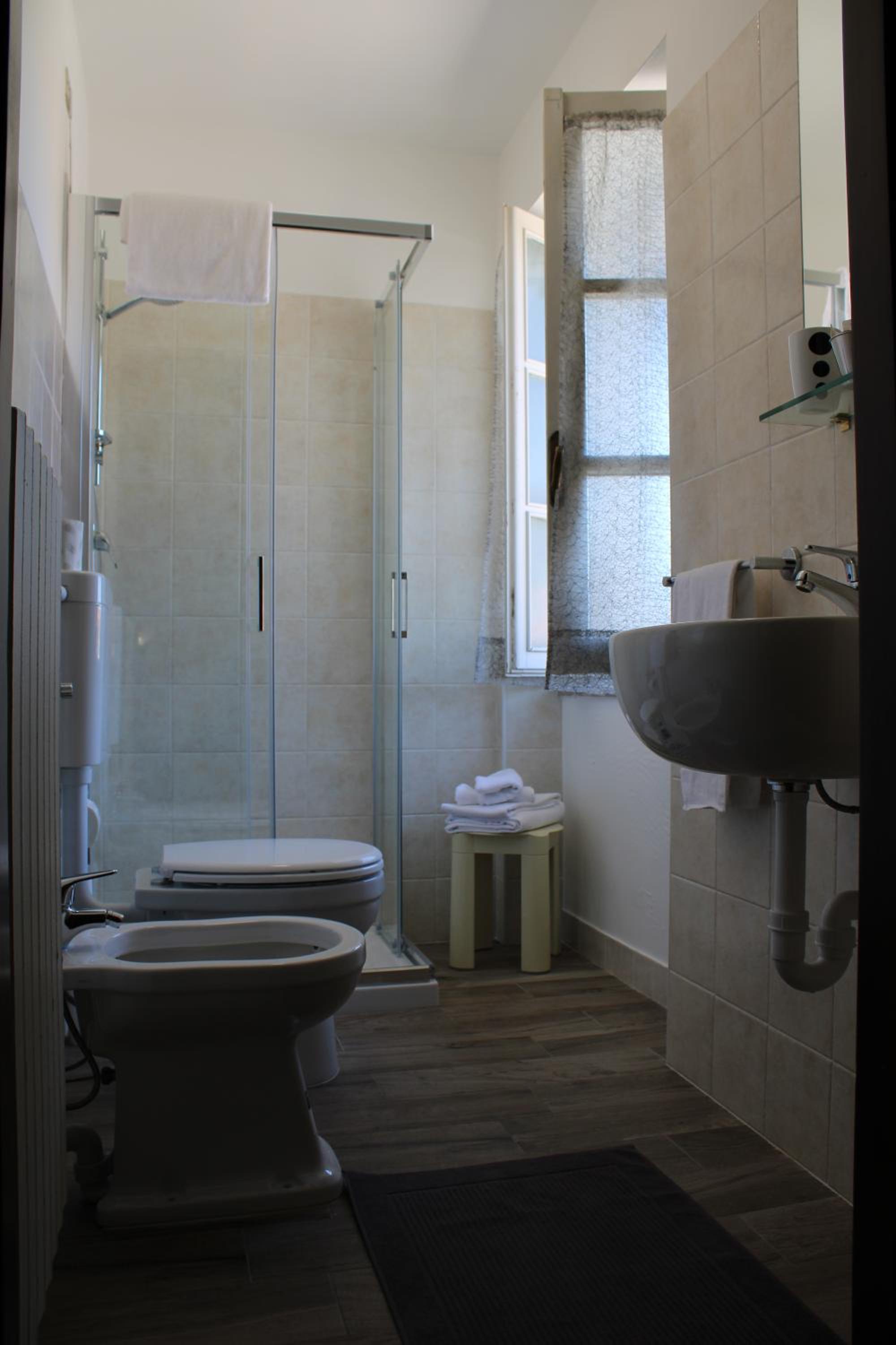 Twin Room - Photo 5
