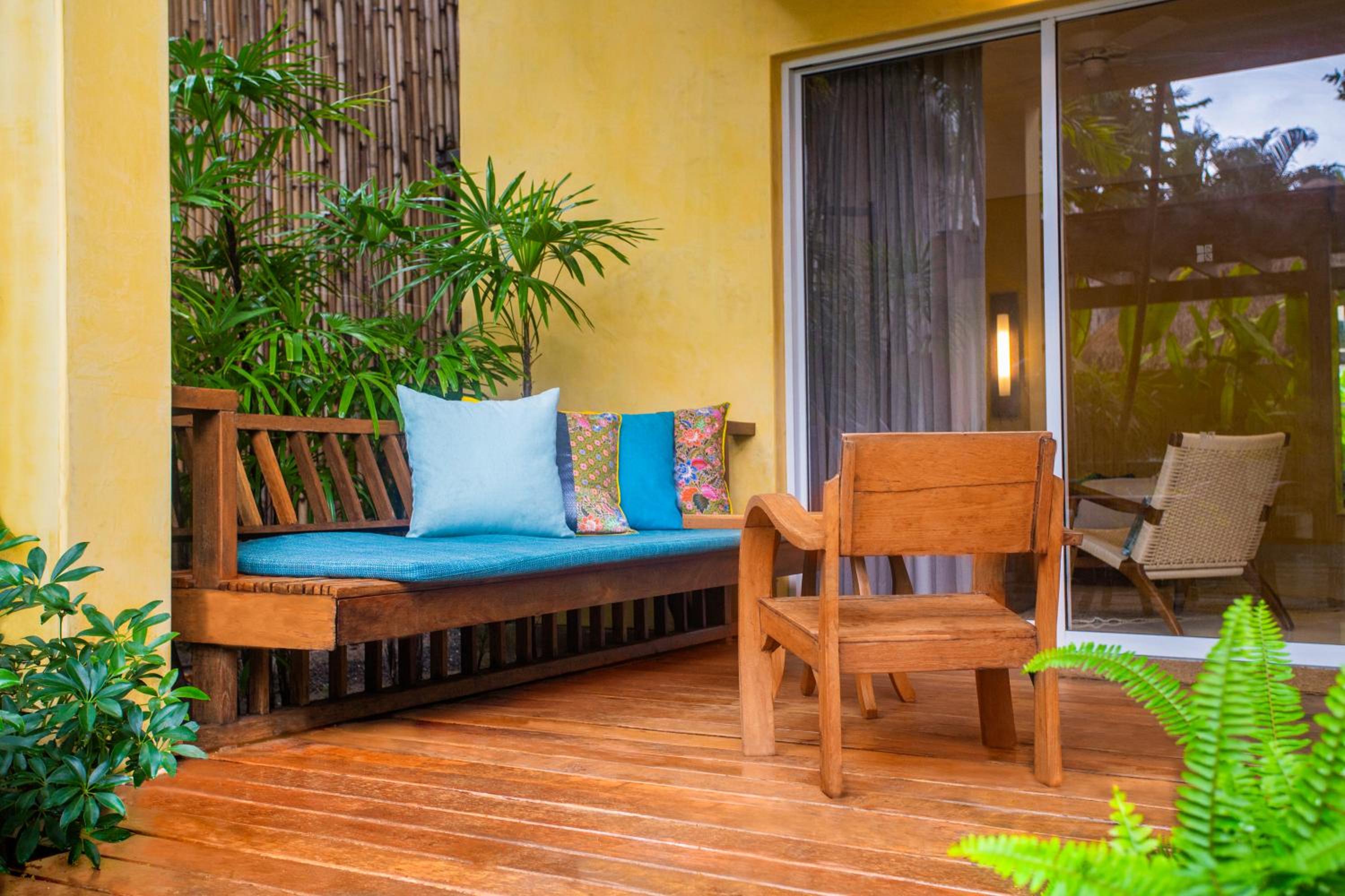 Boutique Garden Pool - Photo 7