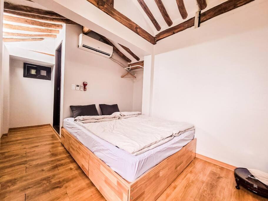 Four-Bedroom House - Photo 1