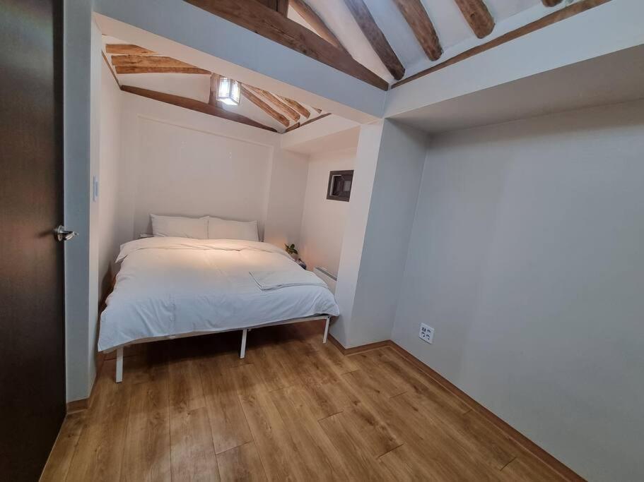 Four-Bedroom House - Photo 17