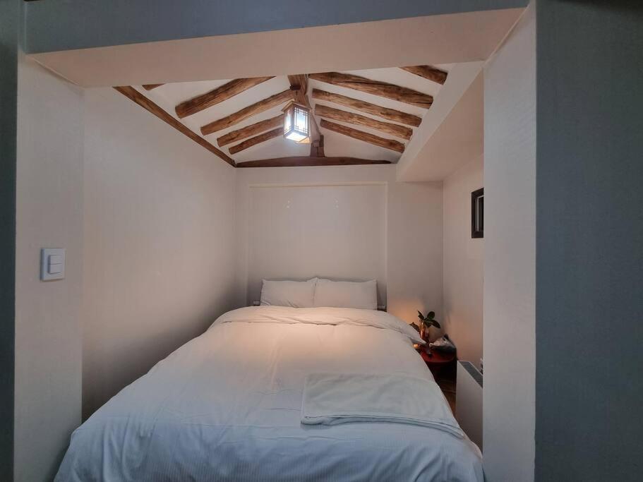 Four-Bedroom House - Photo 18