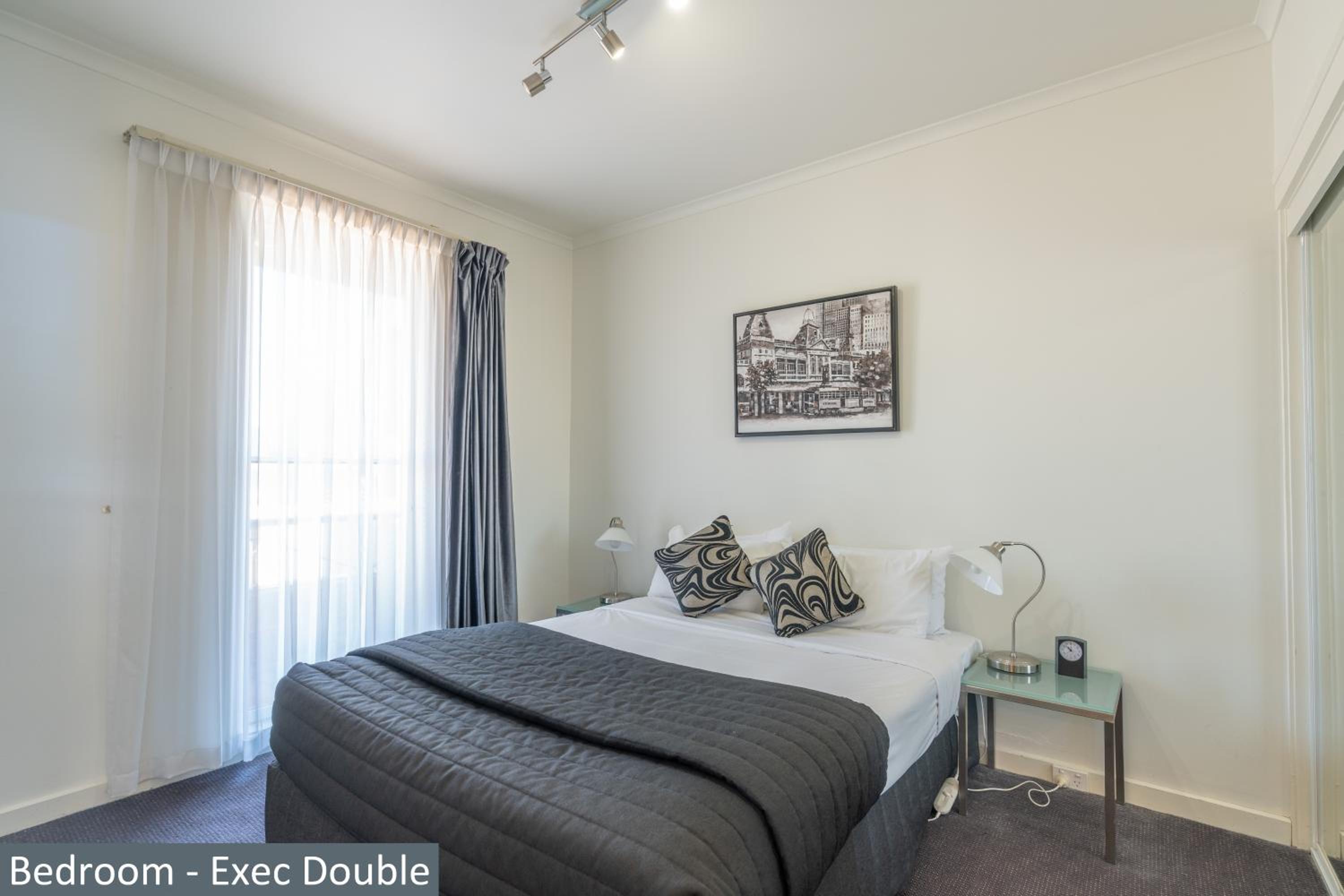 Budget Two Bedroom apartment with Queen Bed and Double Bed - Photo 4