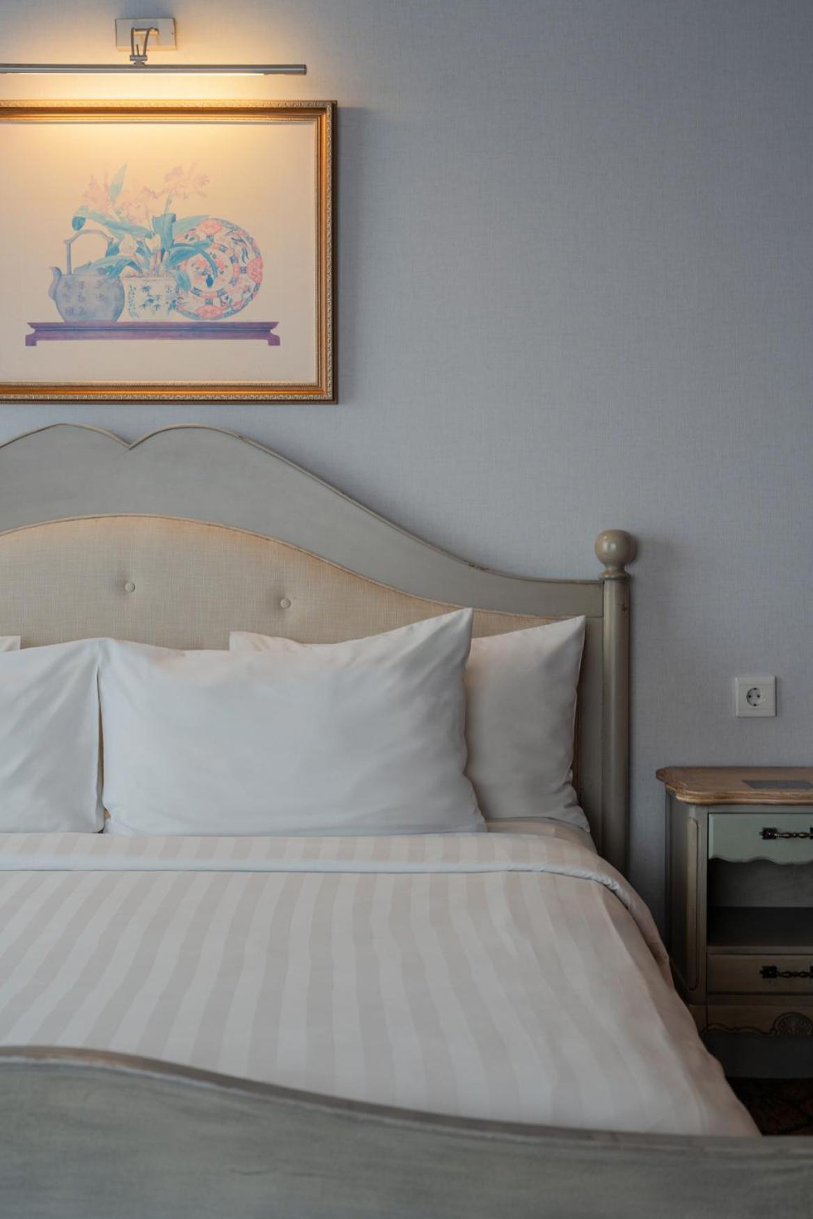 Executive Suite - Photo 18