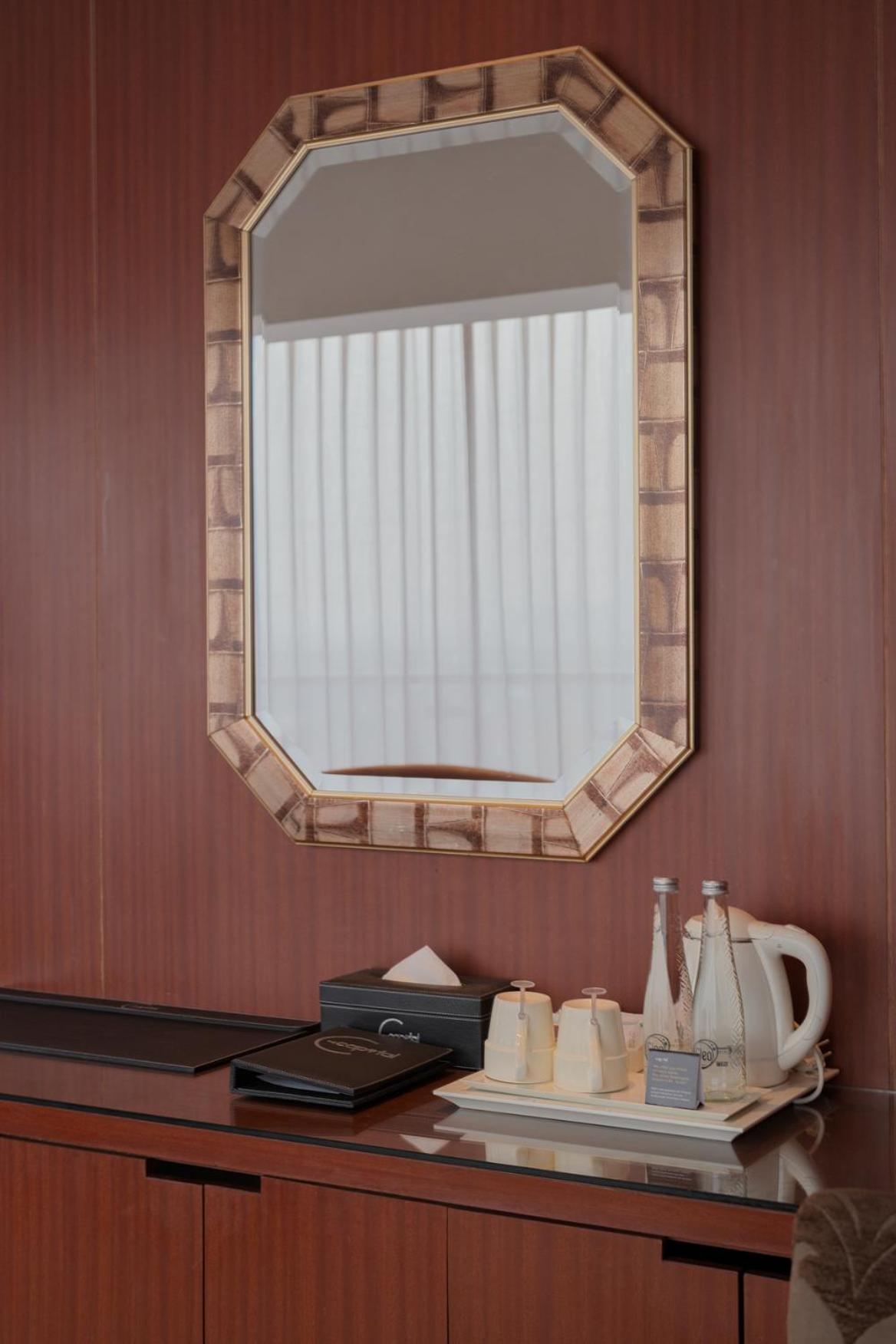 Executive Suite - Photo 10