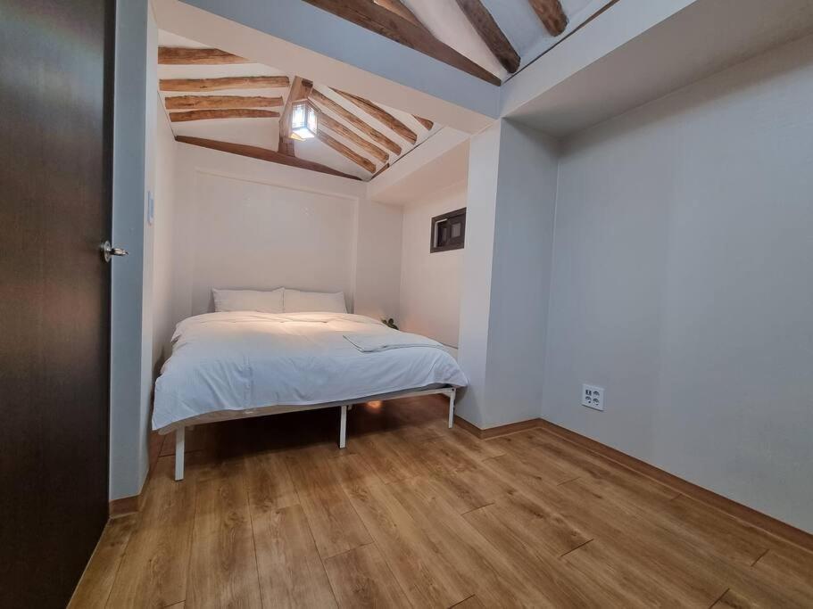 Four-Bedroom House - Photo 26