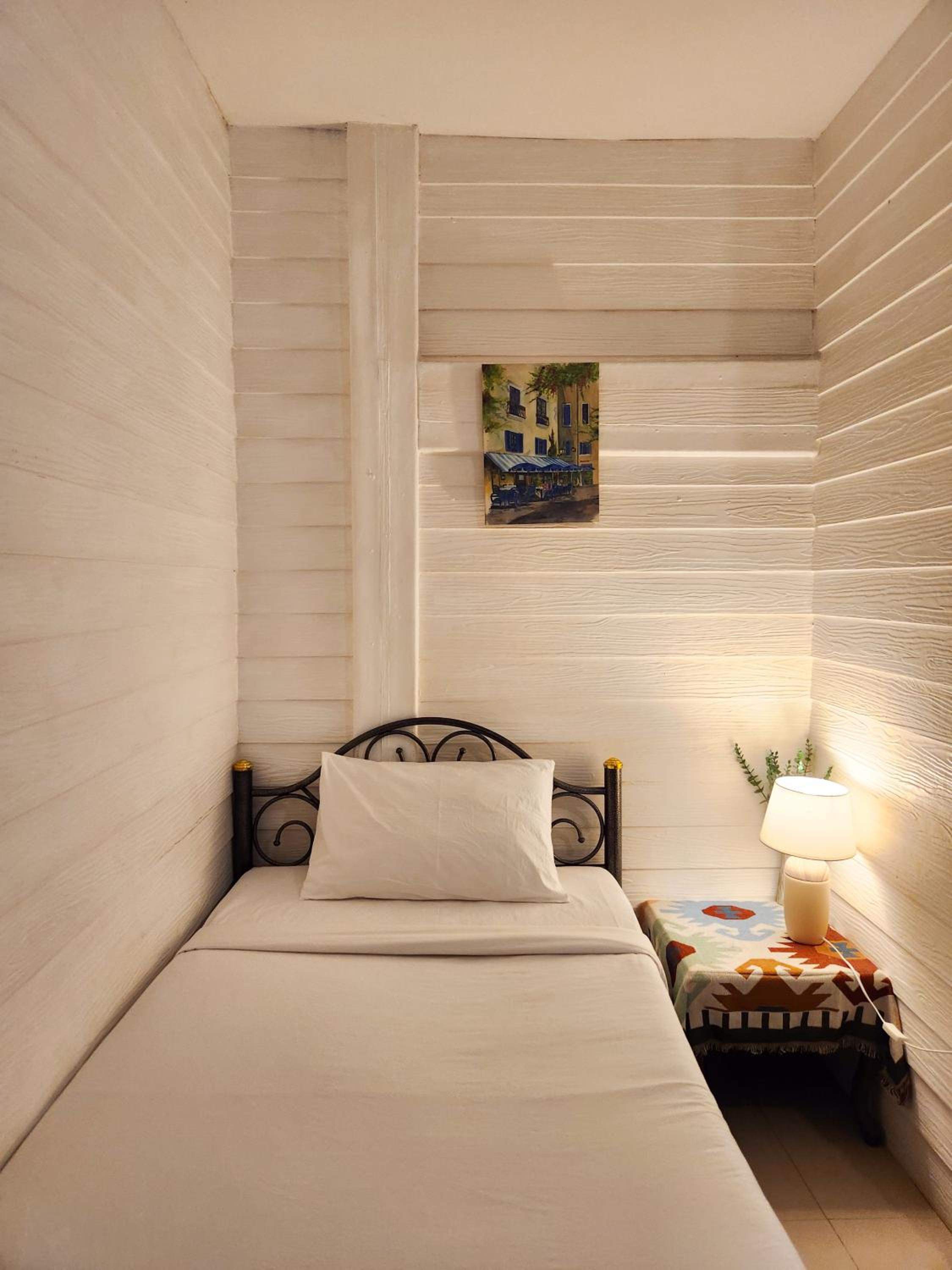 Single Room with Private Bathroom photo 3