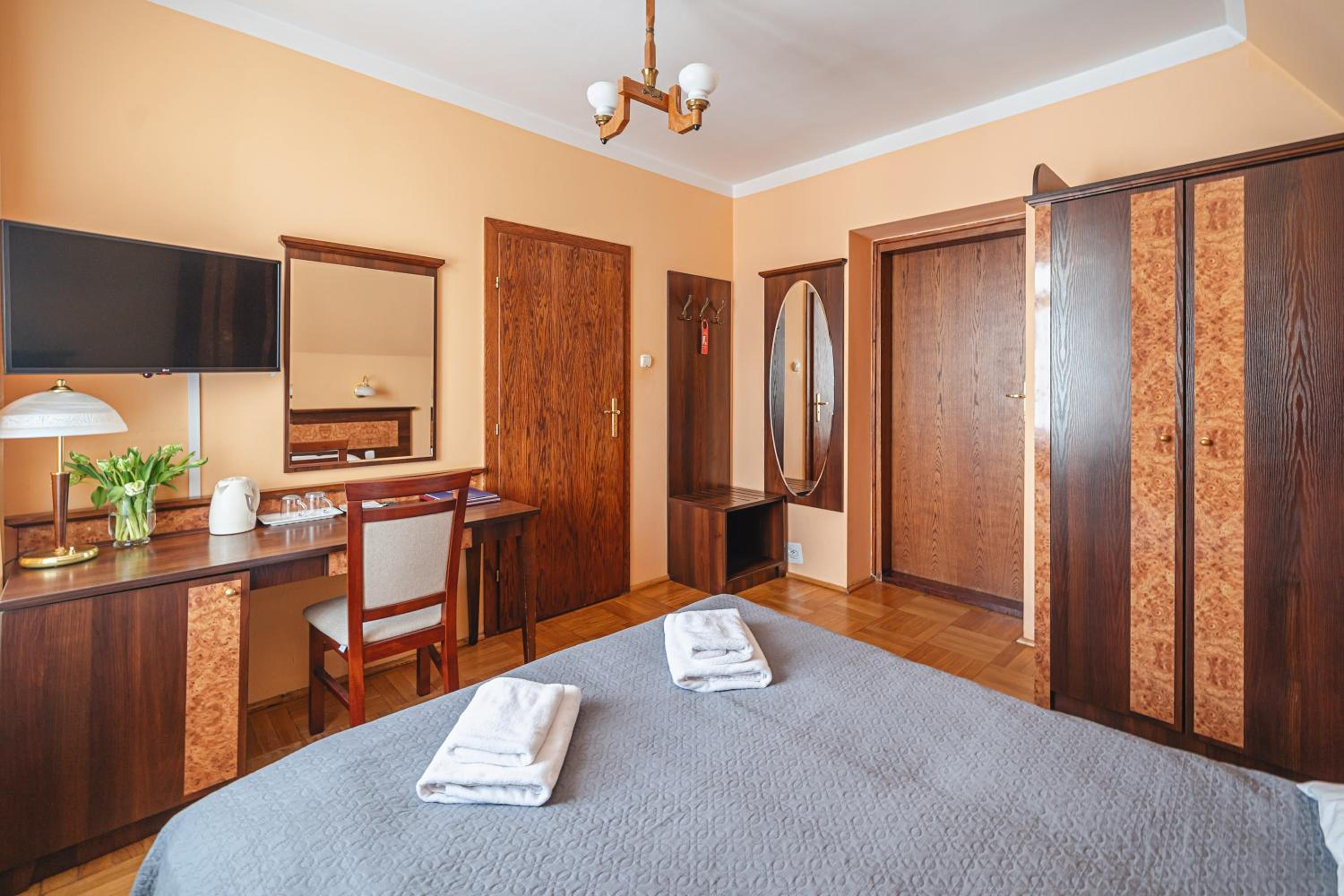 Double Room - Photo 5