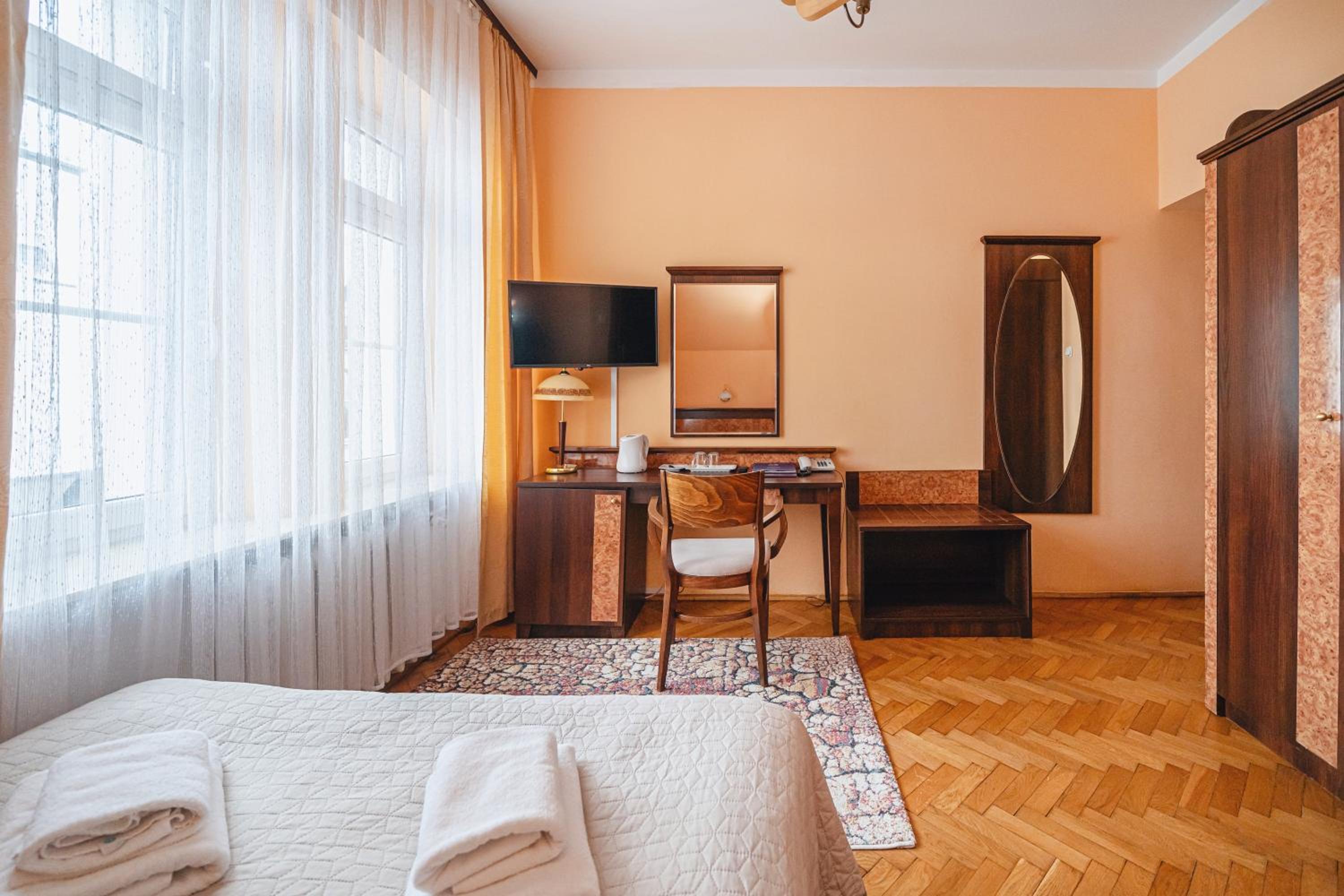 Double Room - Photo 4