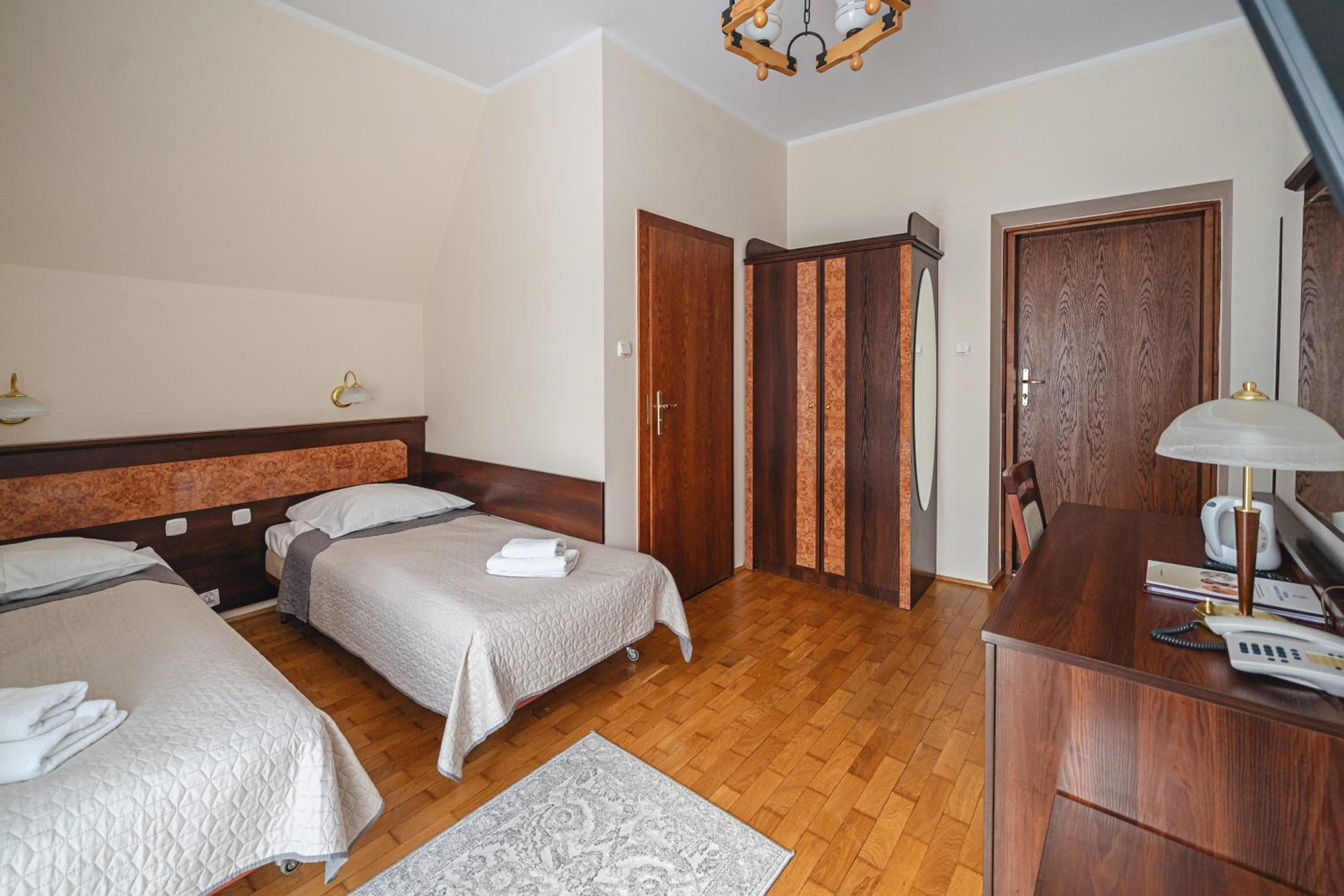 Twin Room - Photo 2