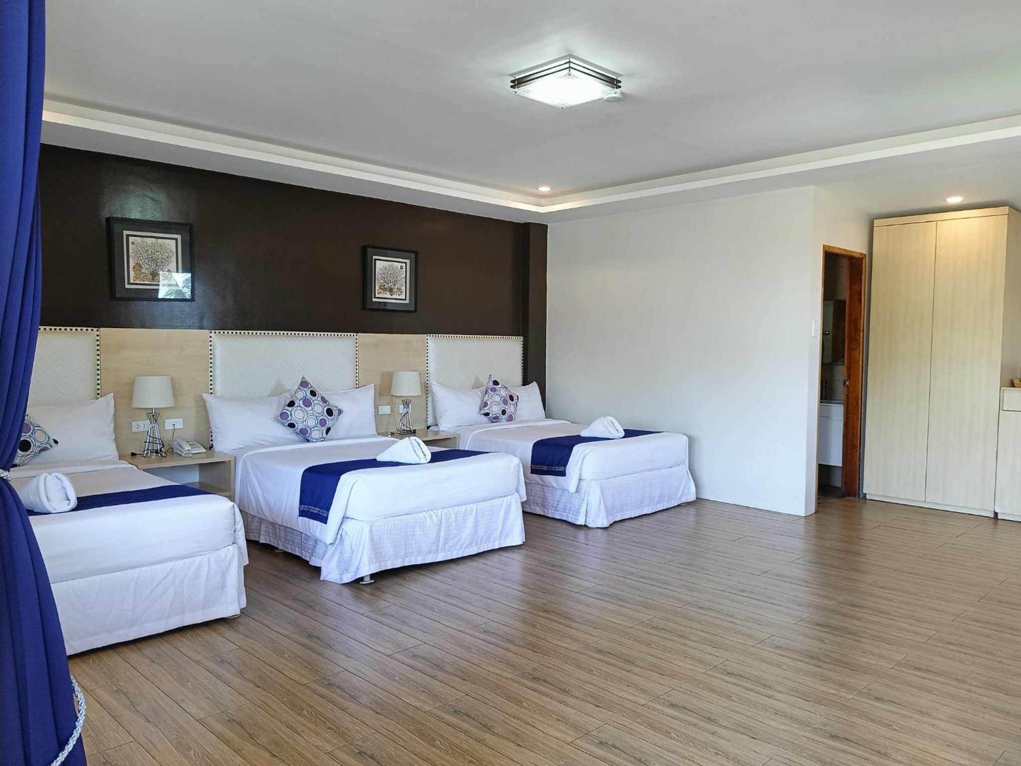 Deluxe Family Room